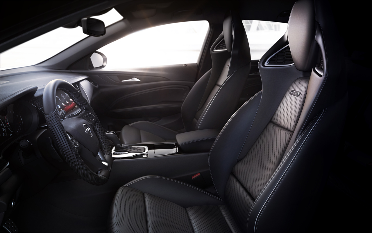 Opel volgt de Insignia OPC op door de nieuwe Insignia GSi waarmee een vertrouwde lettercombinatie weer helemaal terug is.