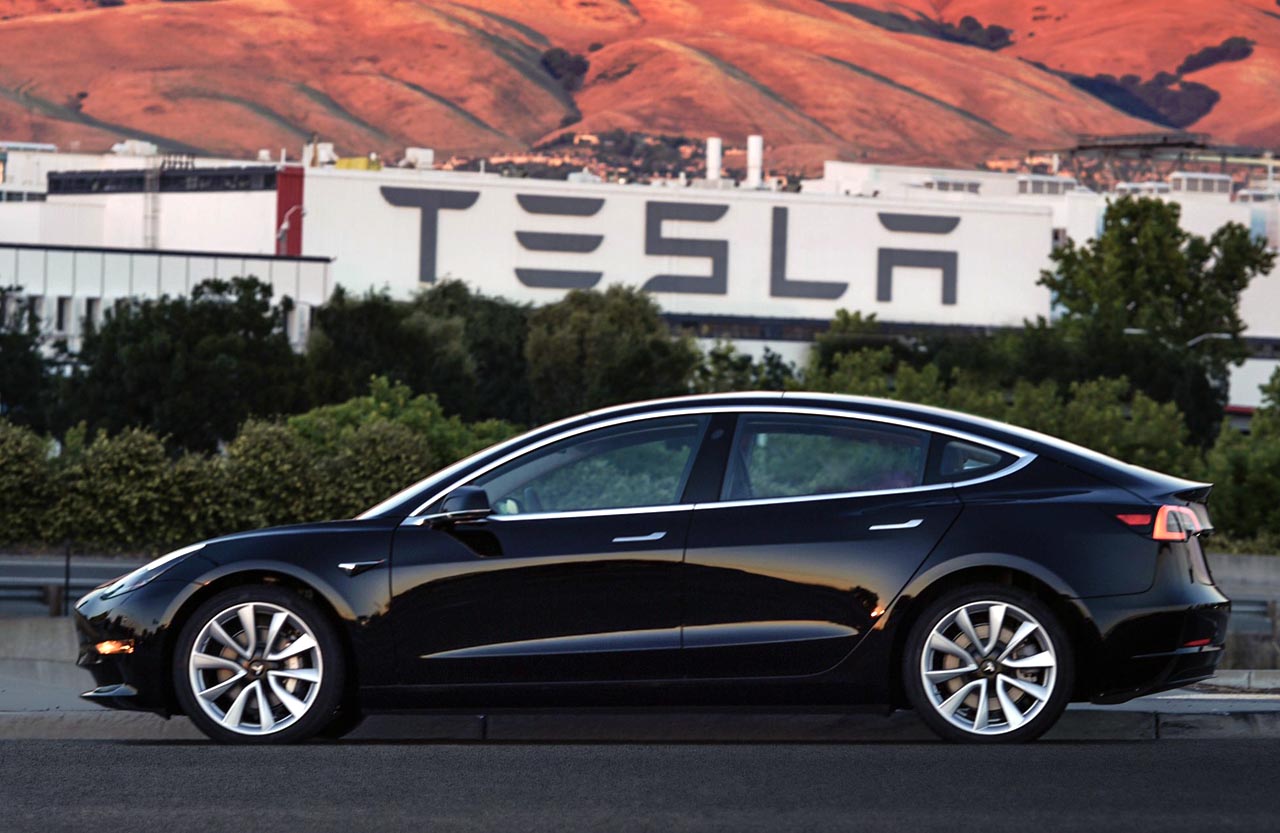 Tesla gaat vanaf juli een AWD topversie van de Model 3 uitleveren.