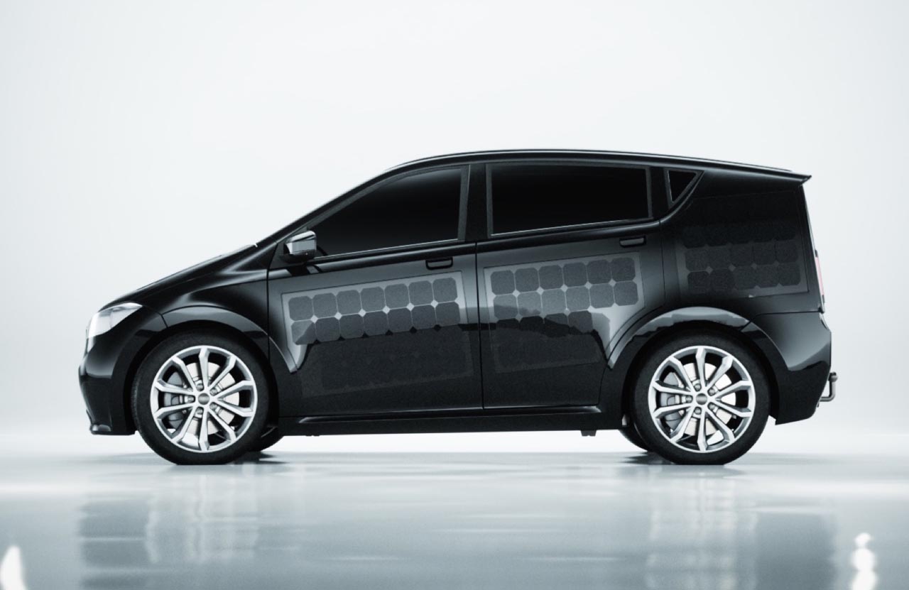 Het Duitse Sono heeft de Sion gepresenteerd, een elektrische auto waarbij de carrosserie voor een groot deel uit zonnepanelen bestaat.