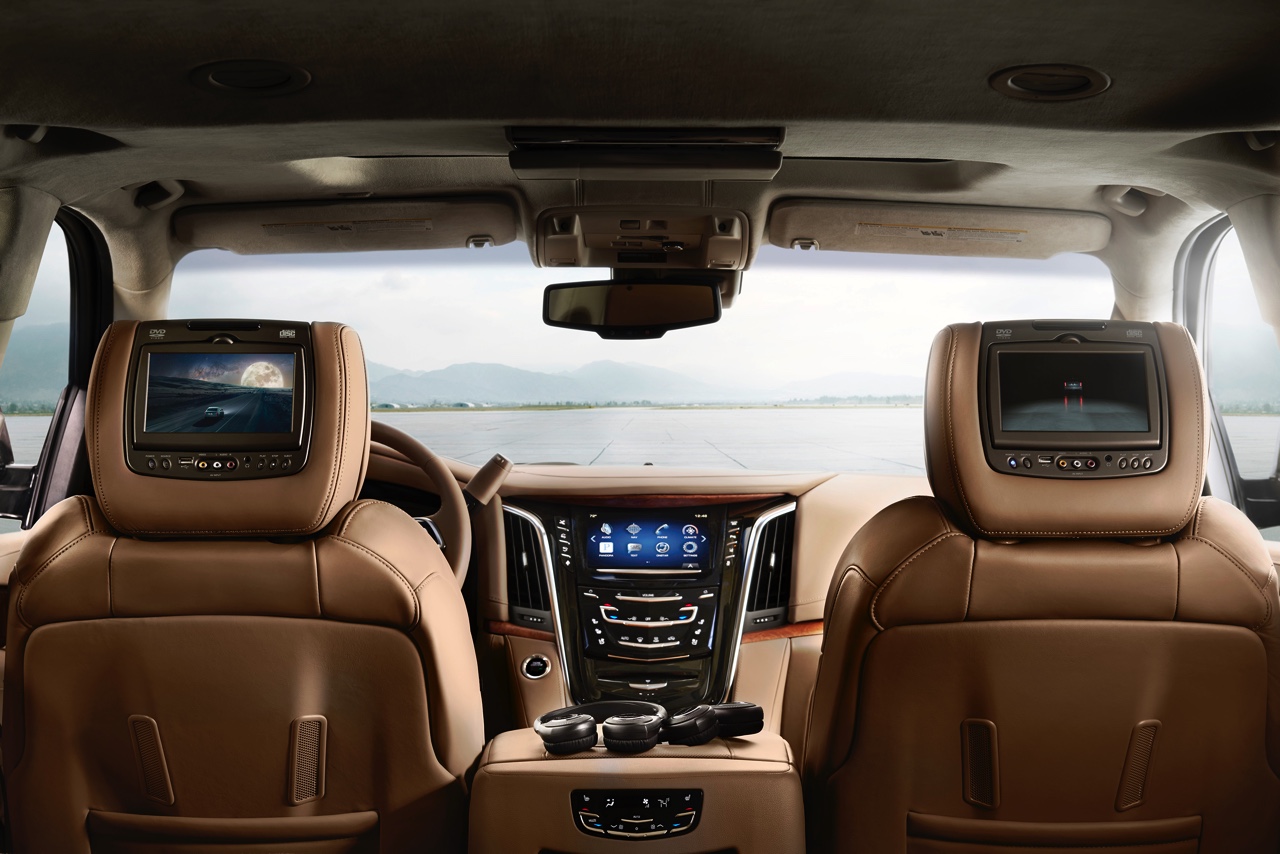 Nieuwe Cadillac Escalade beleeft zijn Nederlandse primeur op de AutoRAI 2015. Prijzen beginnen bij 163.600 euro.