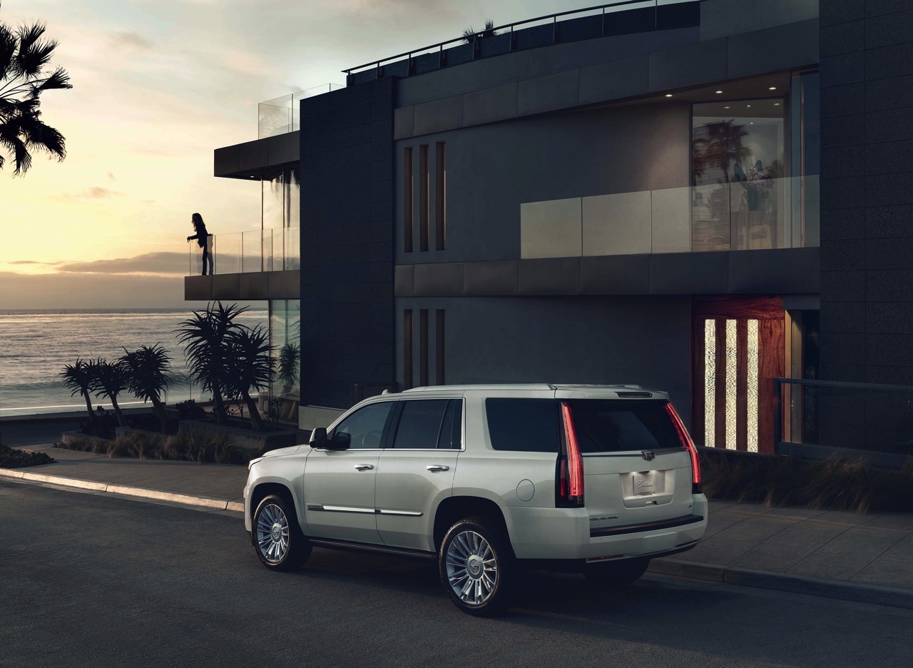 Nieuwe Cadillac Escalade beleeft zijn Nederlandse primeur op de AutoRAI 2015. Prijzen beginnen bij 163.600 euro.