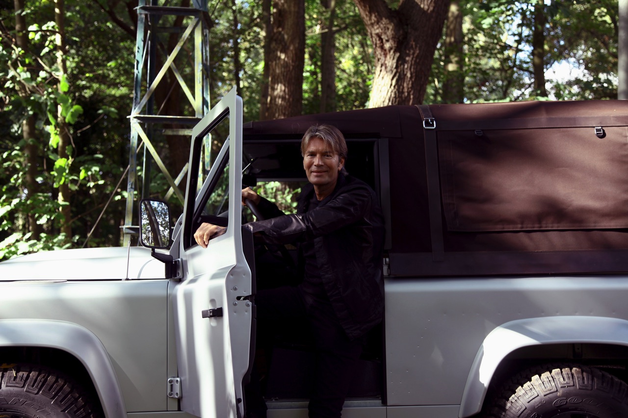 De Last Defender by Piet Boon markeert het vertrek van de iconische Land Rover Defender in Nederland. Voor deze gelegenheid werd een Defender 90 Soft Top uniek aangepast.