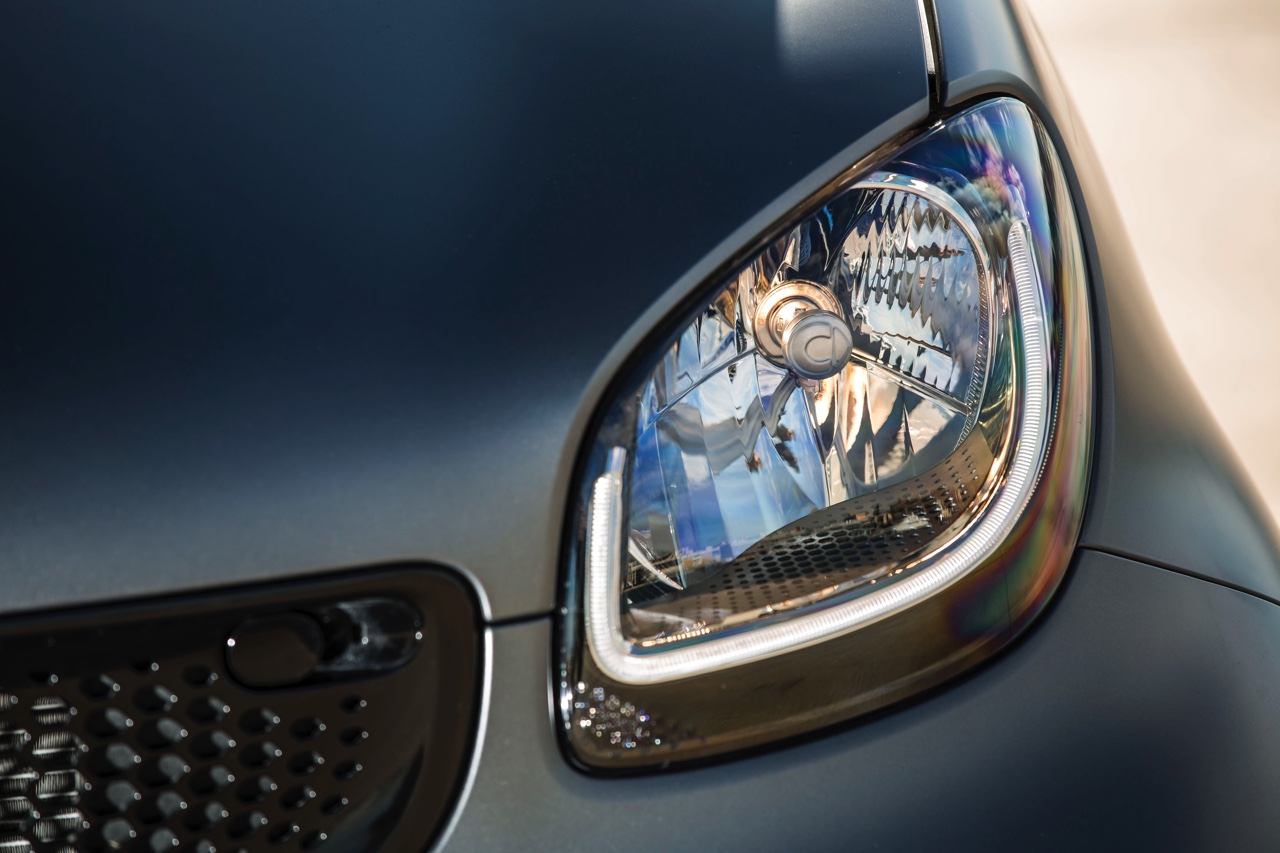 Autotest nieuwe smart fortwo cabrio; AutoVandaag ging op speurtocht in de nieuwe fortwo cabrio met 90 pk turbomotor en twinamic automaat, waarmee je iedereen te slim af bent, behalve Valencianen.