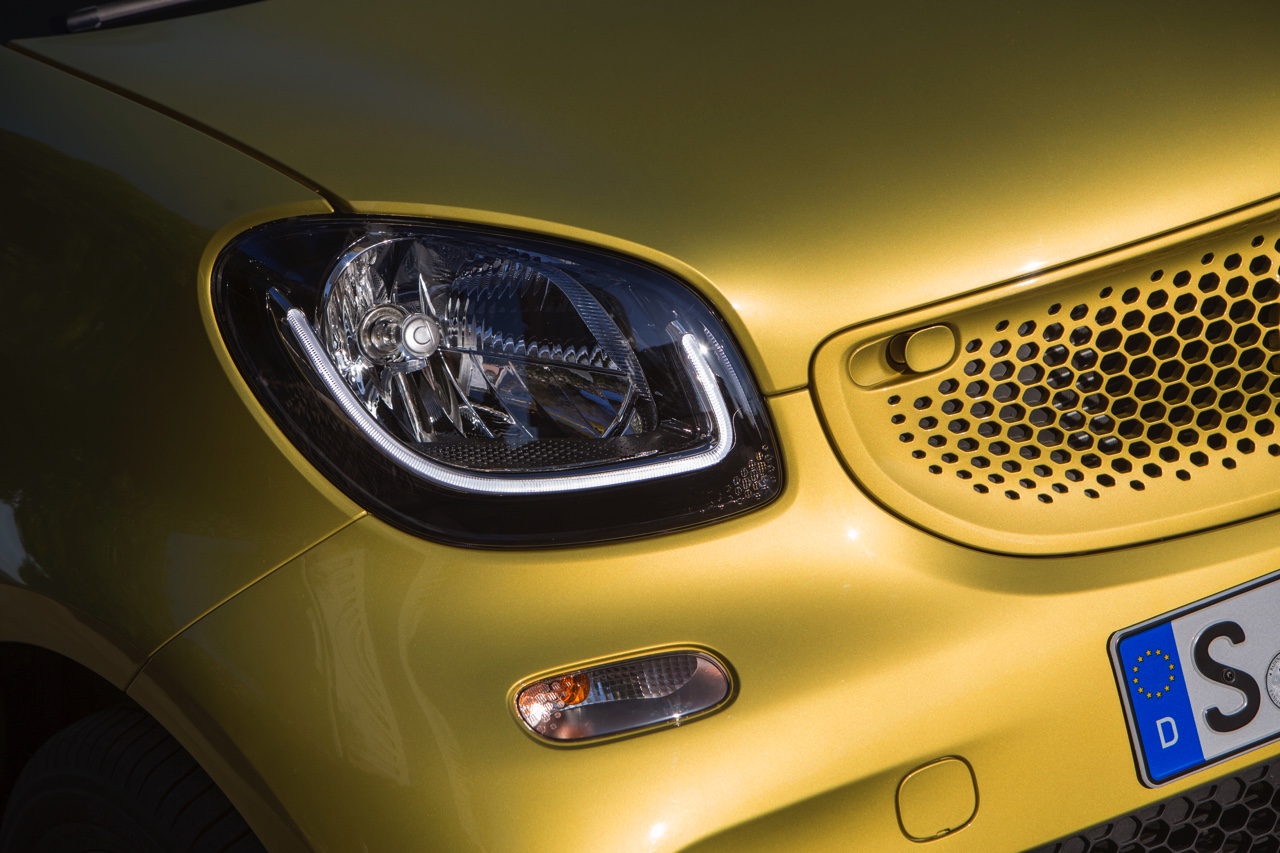 Autotest nieuwe smart fortwo cabrio; AutoVandaag ging op speurtocht in de nieuwe fortwo cabrio met 90 pk turbomotor en twinamic automaat, waarmee je iedereen te slim af bent, behalve Valencianen.
