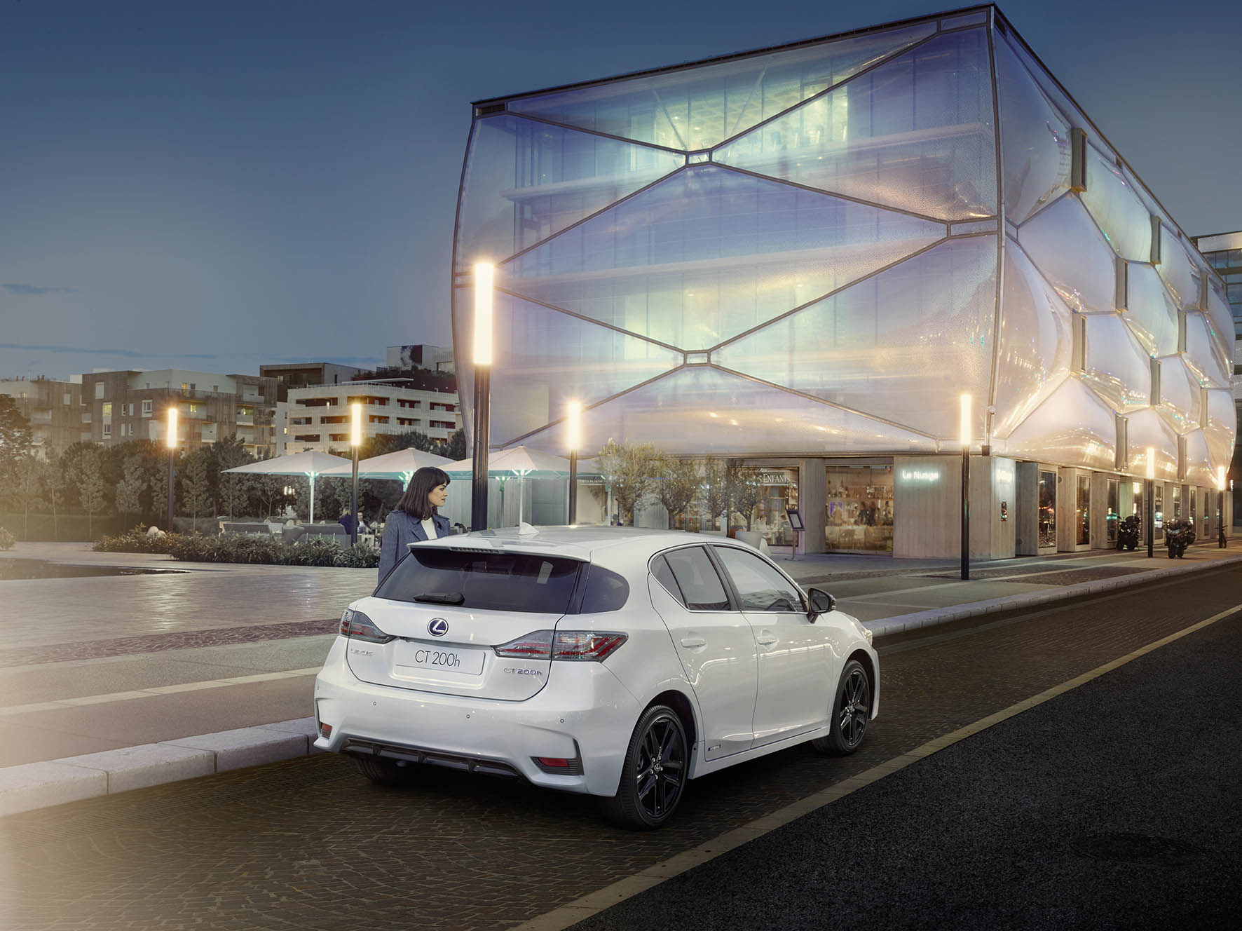 Lexus introduceert naast de F Sport Line ook Sport Editions van de CT 200h en IS 300h.