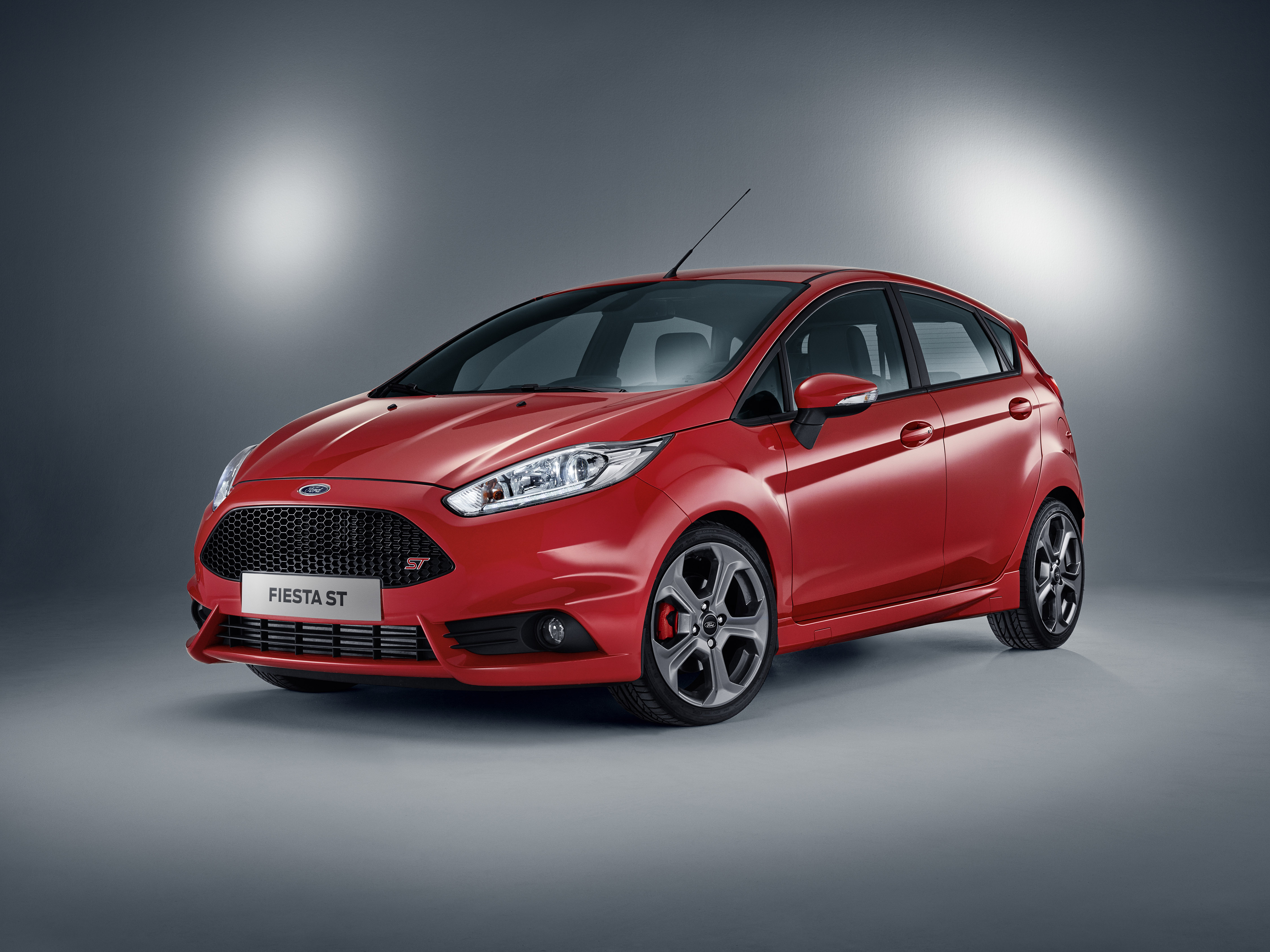 Ford breidt het gamma sportieve Fiesta's uit met de Fiesta ST-Line uitgerust met de 1.0 EcoBoost 100 pk of 125 pk en de Fiesta ST 182 pk, nu ook in vijfdeurs. Lees hier de prijzen.