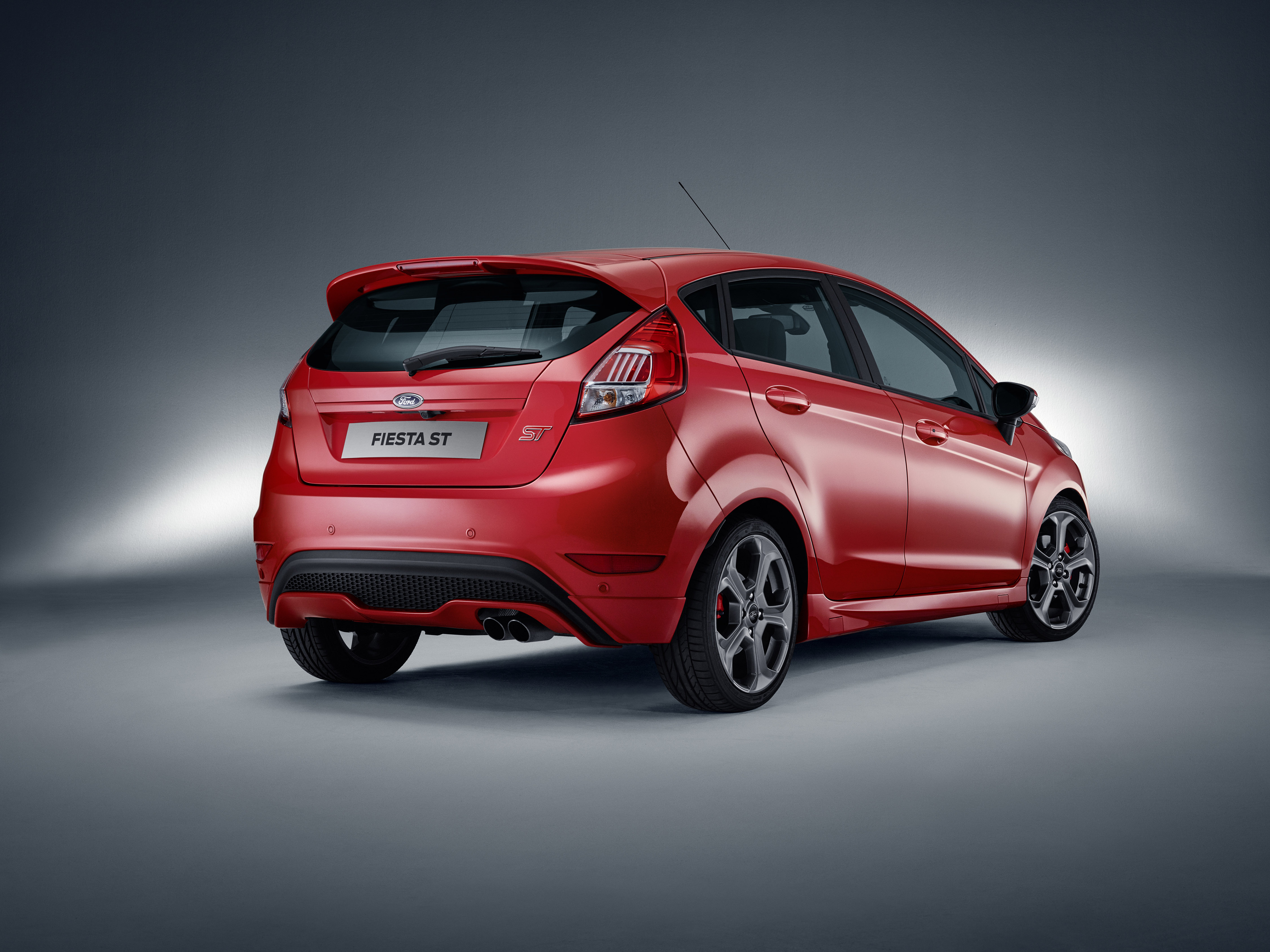 Ford breidt het gamma sportieve Fiesta's uit met de Fiesta ST-Line uitgerust met de 1.0 EcoBoost 100 pk of 125 pk en de Fiesta ST 182 pk, nu ook in vijfdeurs. Lees hier de prijzen.