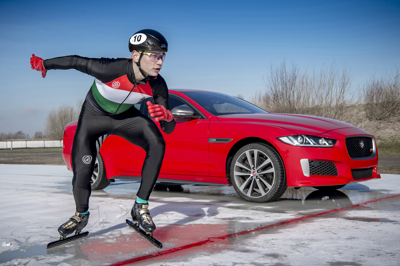 Jaguar heeft een 300 Sport uitvoering samengesteld voor de XE en XF.