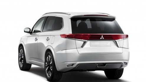 Mitsubishi doet nog altijd goede zaken met de plug-in hybride Outlander PHEV, die sinds 2012 uitermate populair is onder de zakelijke rijders. Nieuw is de Concept S in een sportievere jas.
