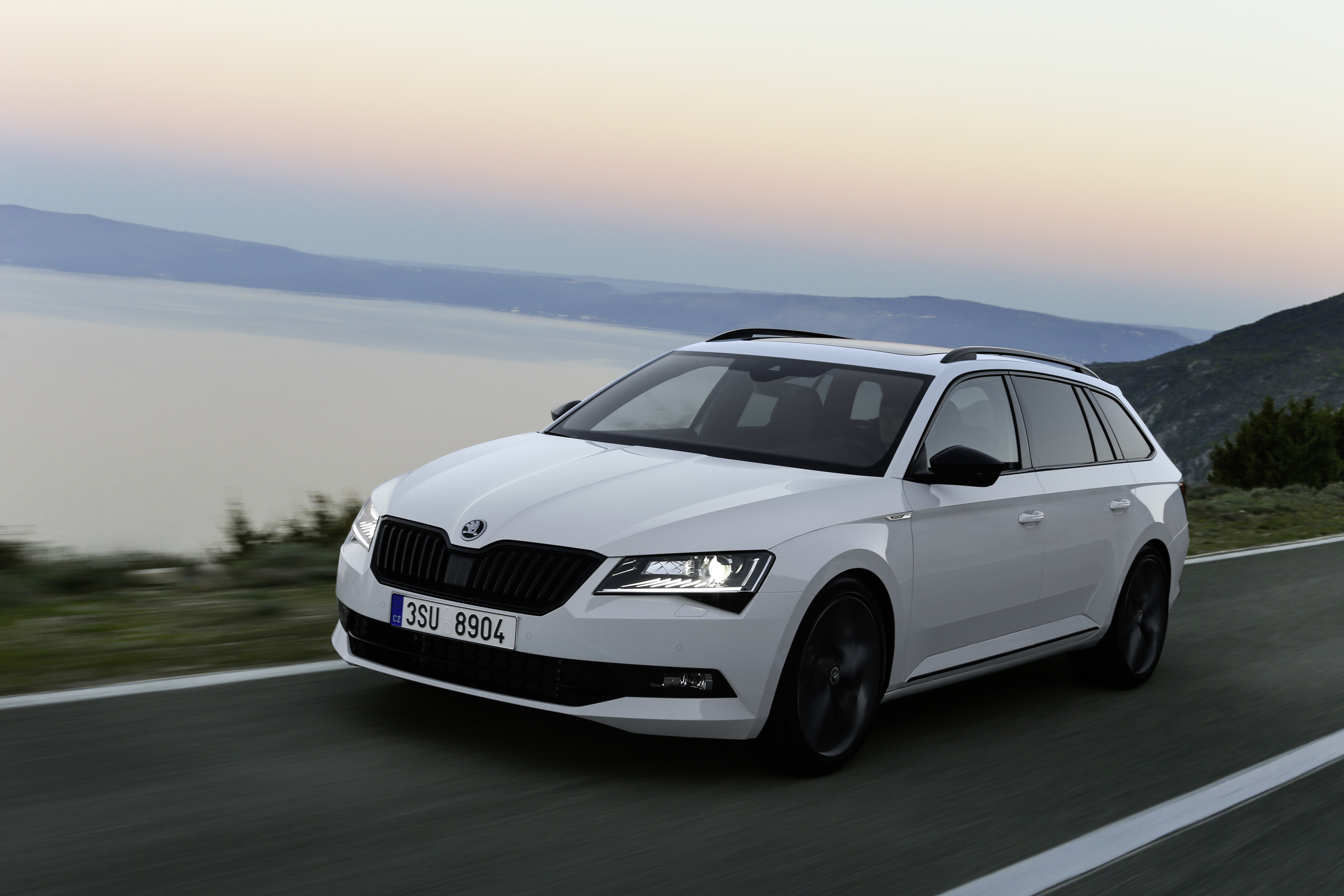 Skoda presenteert de Superb Sportline Business en de Skoda Octavia RS 230 komt nu ook naar Nederland.