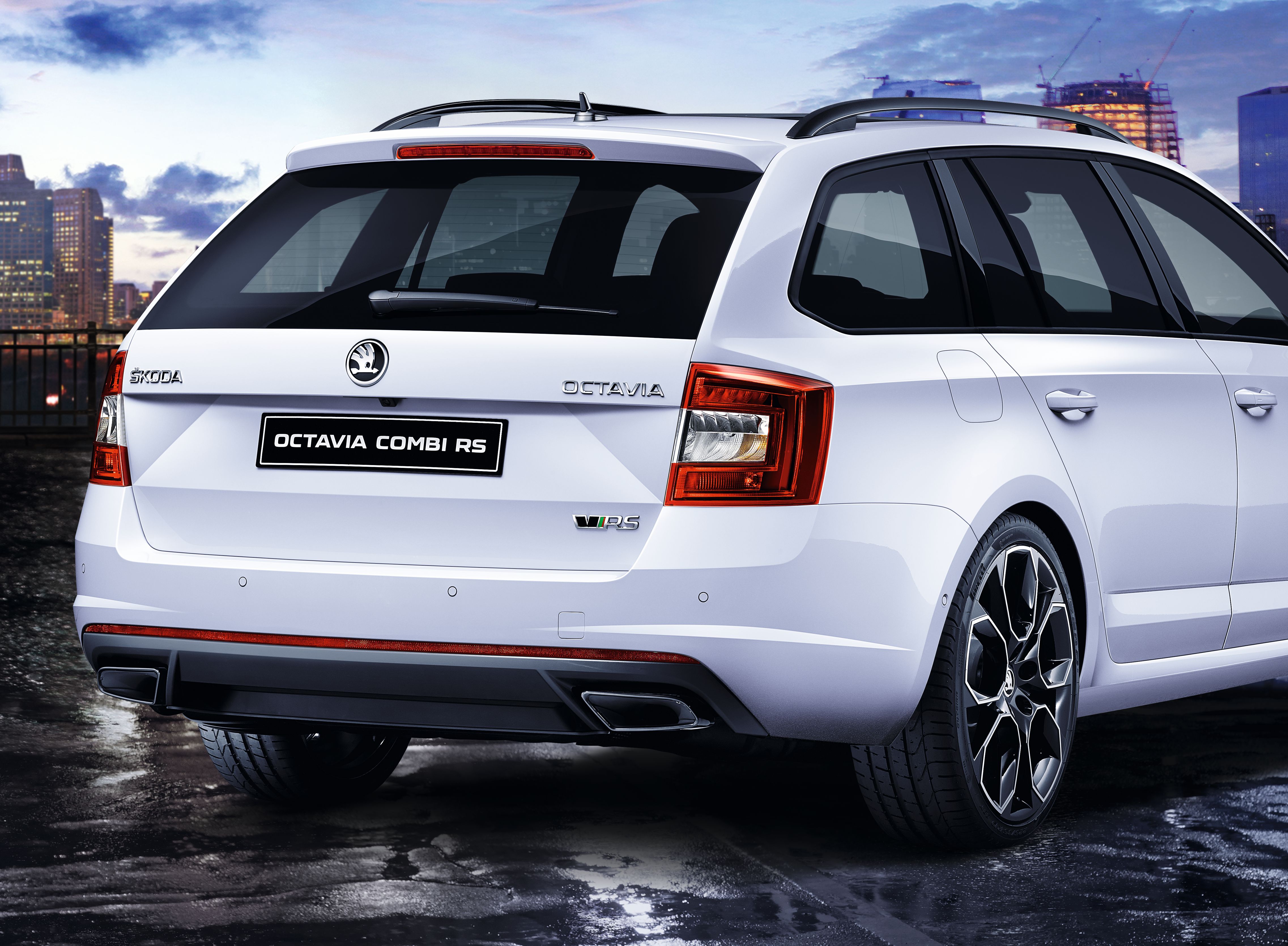 Skoda presenteert de Superb Sportline Business en de Skoda Octavia RS 230 komt nu ook naar Nederland.