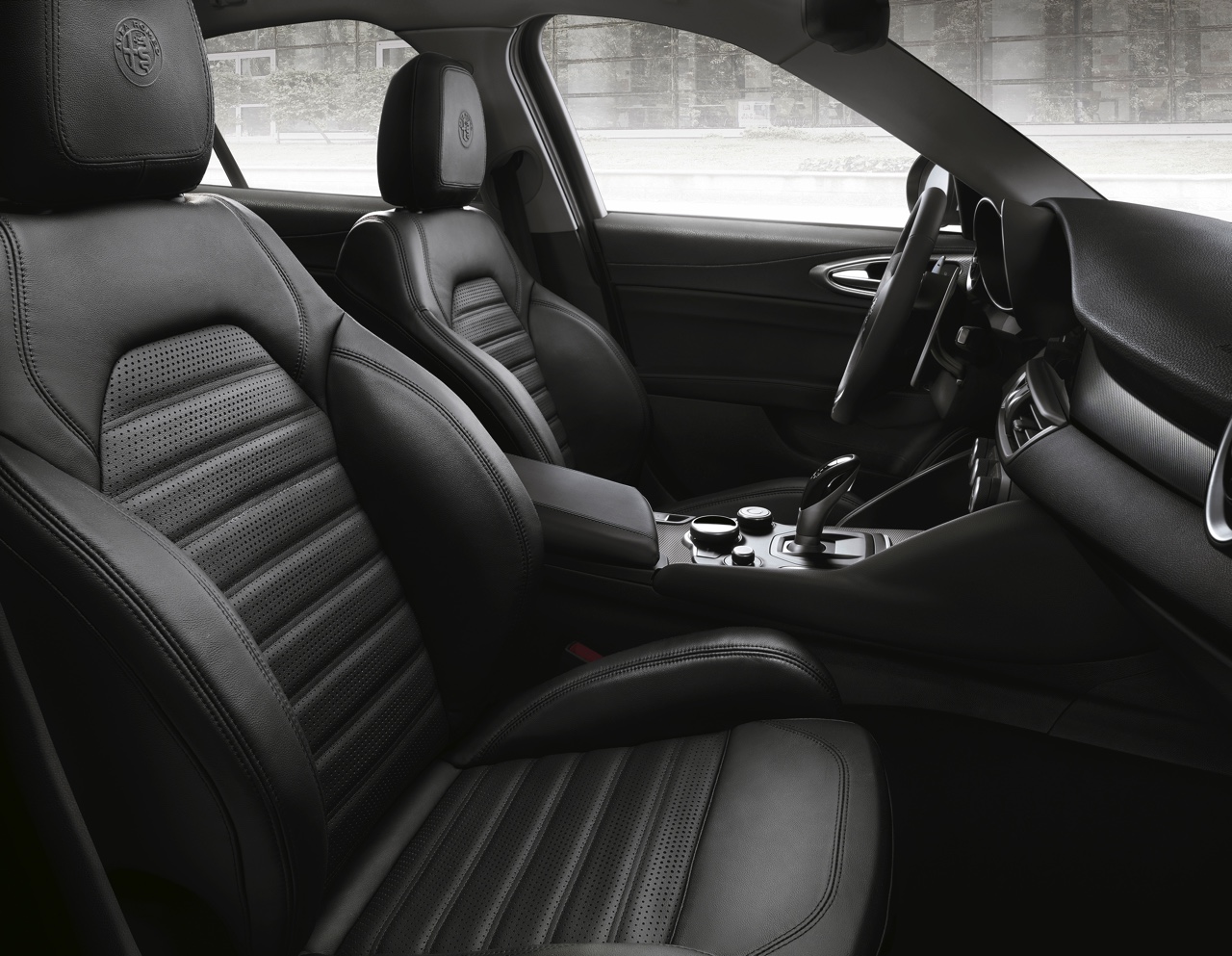 Alfa Romeo Giulia nu ook als Veloce te bestellen. Voor prijzen vanaf 52.050 euro biedt de Giulia Veloce een sportieve snit met meer vermogen tot 280 pk.