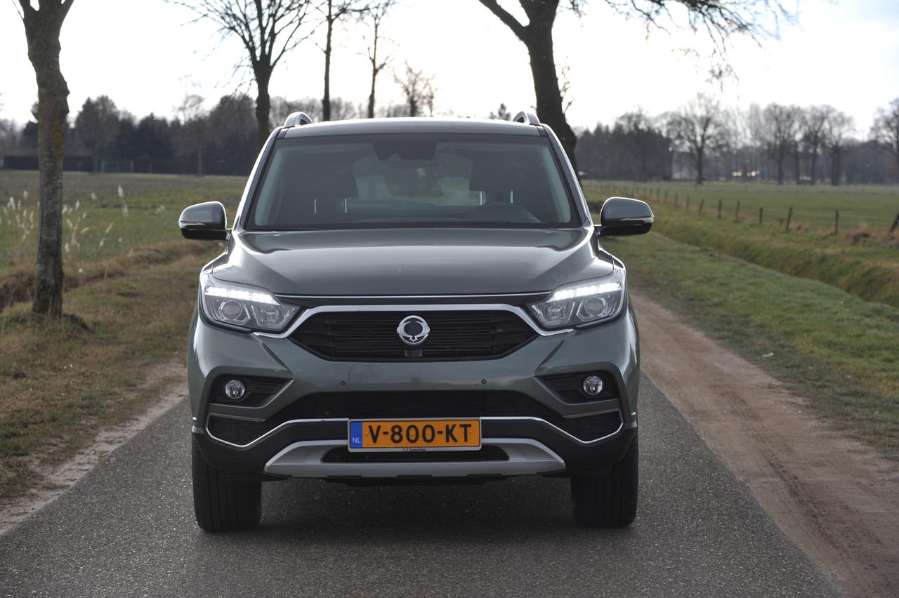 SsangYong brengt met de nieuwe Rexton een prima grote SUV, maar prijst zichzelf uit de markt vanwege de hoge BPM. OP grijs kenteken maakt het model wel kans.
