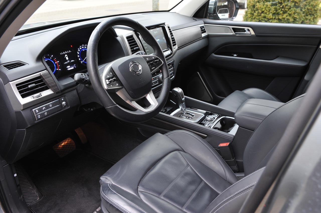SsangYong brengt met de nieuwe Rexton een prima grote SUV, maar prijst zichzelf uit de markt vanwege de hoge BPM. OP grijs kenteken maakt het model wel kans.
