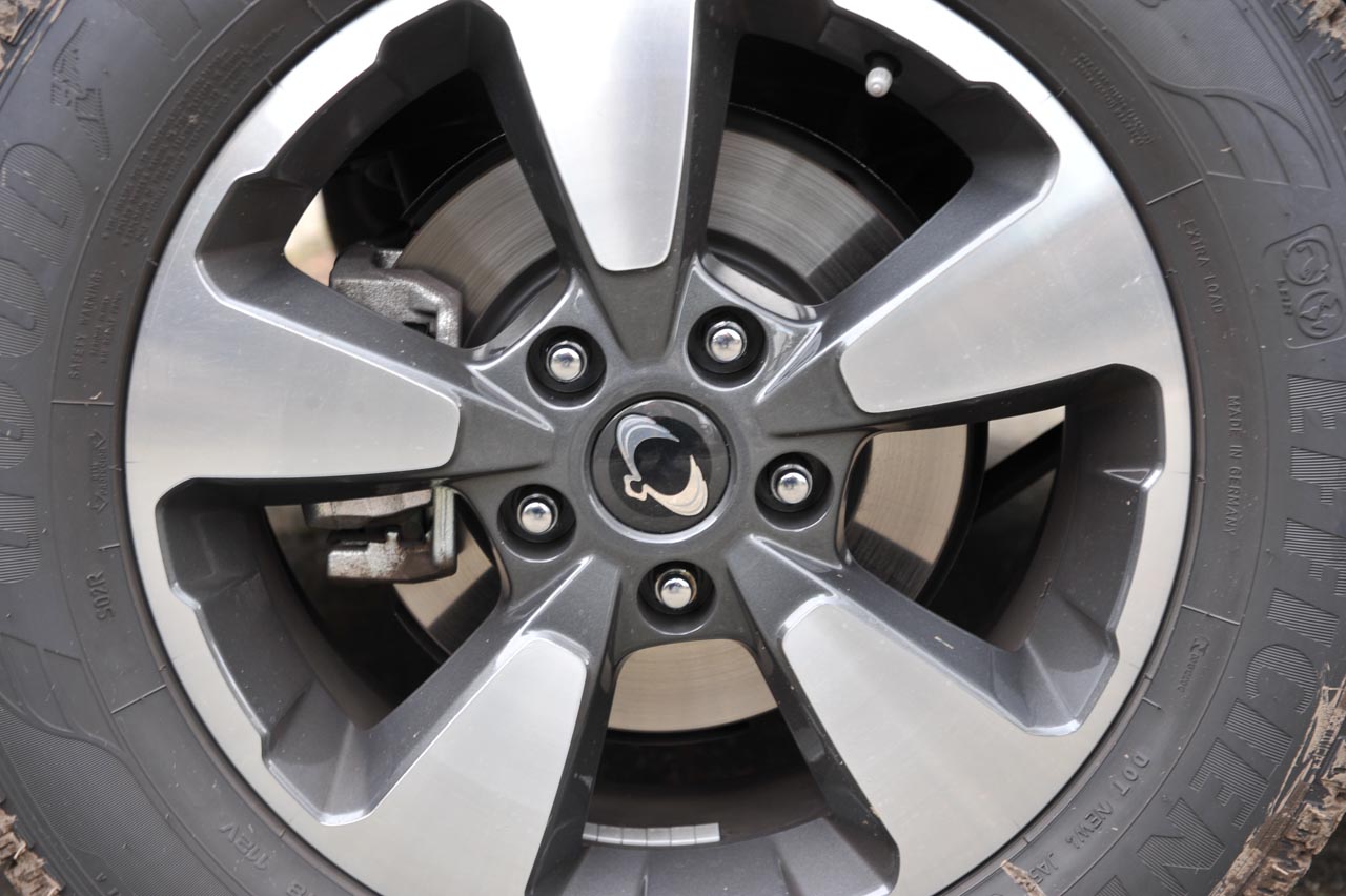 SsangYong brengt met de nieuwe Rexton een prima grote SUV, maar prijst zichzelf uit de markt vanwege de hoge BPM. OP grijs kenteken maakt het model wel kans.