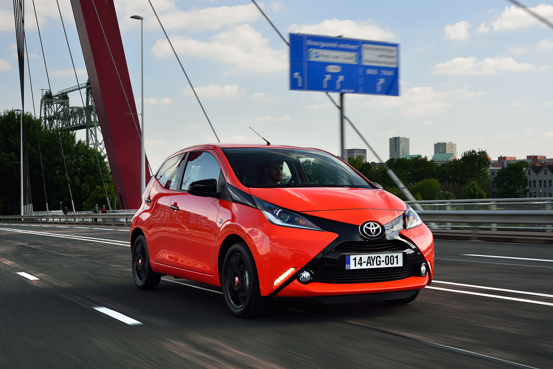 Autoverkopen februari 2015 gedomineerd door stadsauto's met de Kia Picanto aan kop.