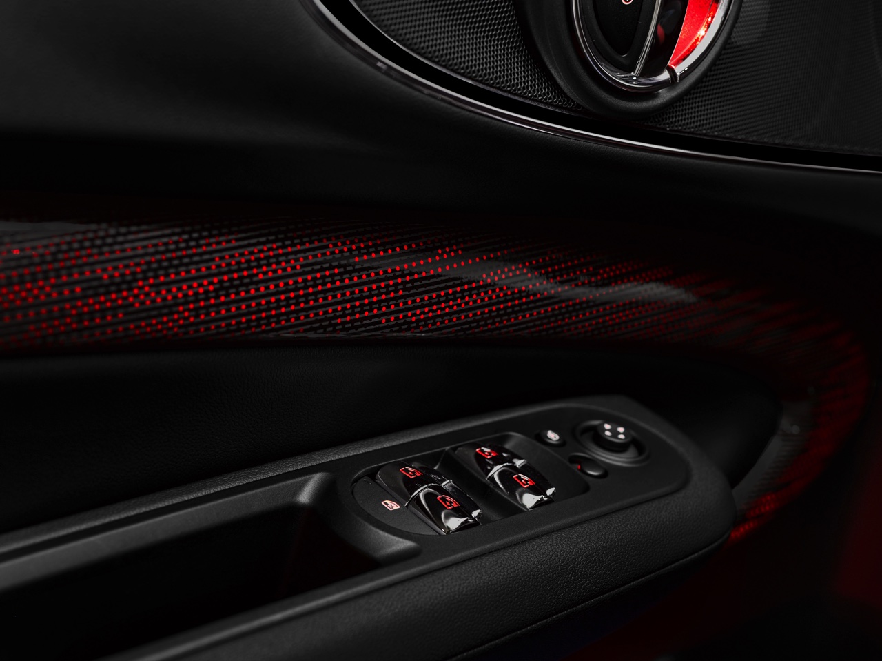 Mini introduceert de Clubman John Cooper Works en voorziet het sportieve topmodel standaard van All4 vierwielaandrijving. Zonder meerprijs levert Mini een achttrapsautomaat.