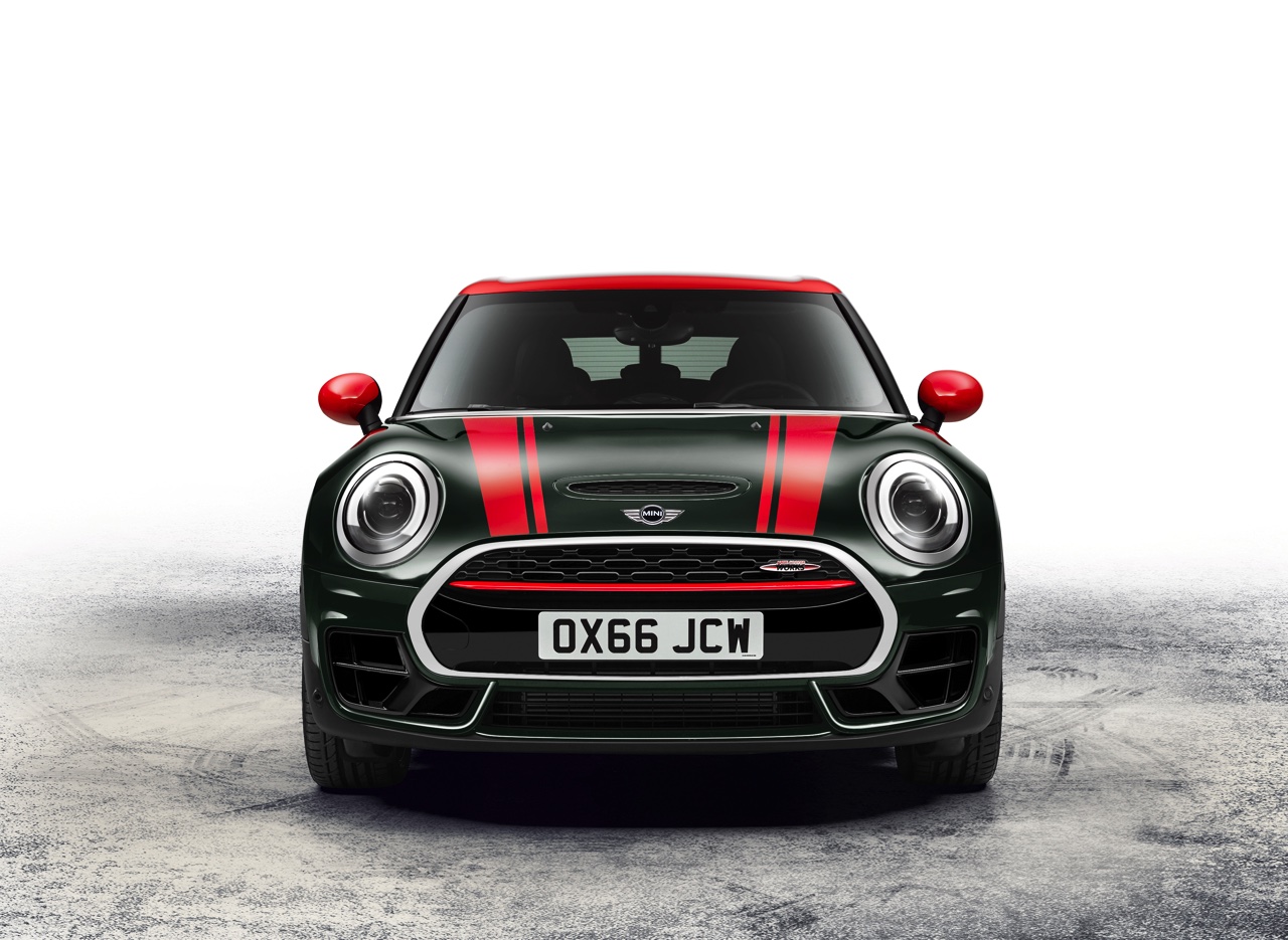 Mini introduceert de Clubman John Cooper Works en voorziet het sportieve topmodel standaard van All4 vierwielaandrijving. Zonder meerprijs levert Mini een achttrapsautomaat.
