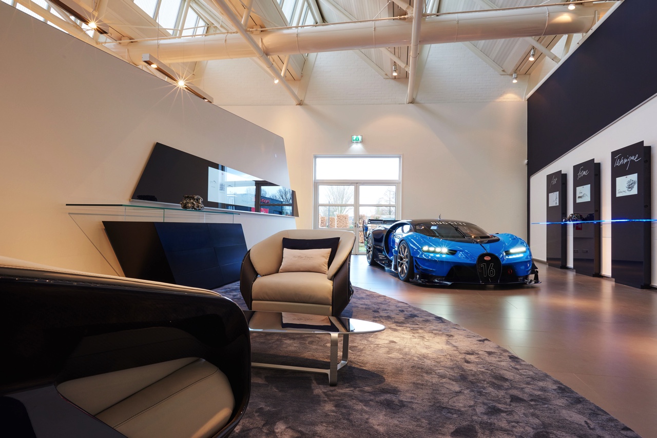 Het Koopmanshuis in Leusden vormt het vernieuwde epicentrum van drie prestigemerken: Bentley, Bugatti en Lamborghini. De drie merken vinden daar hun nieuwste showroom en belevingswereld voor klanten.