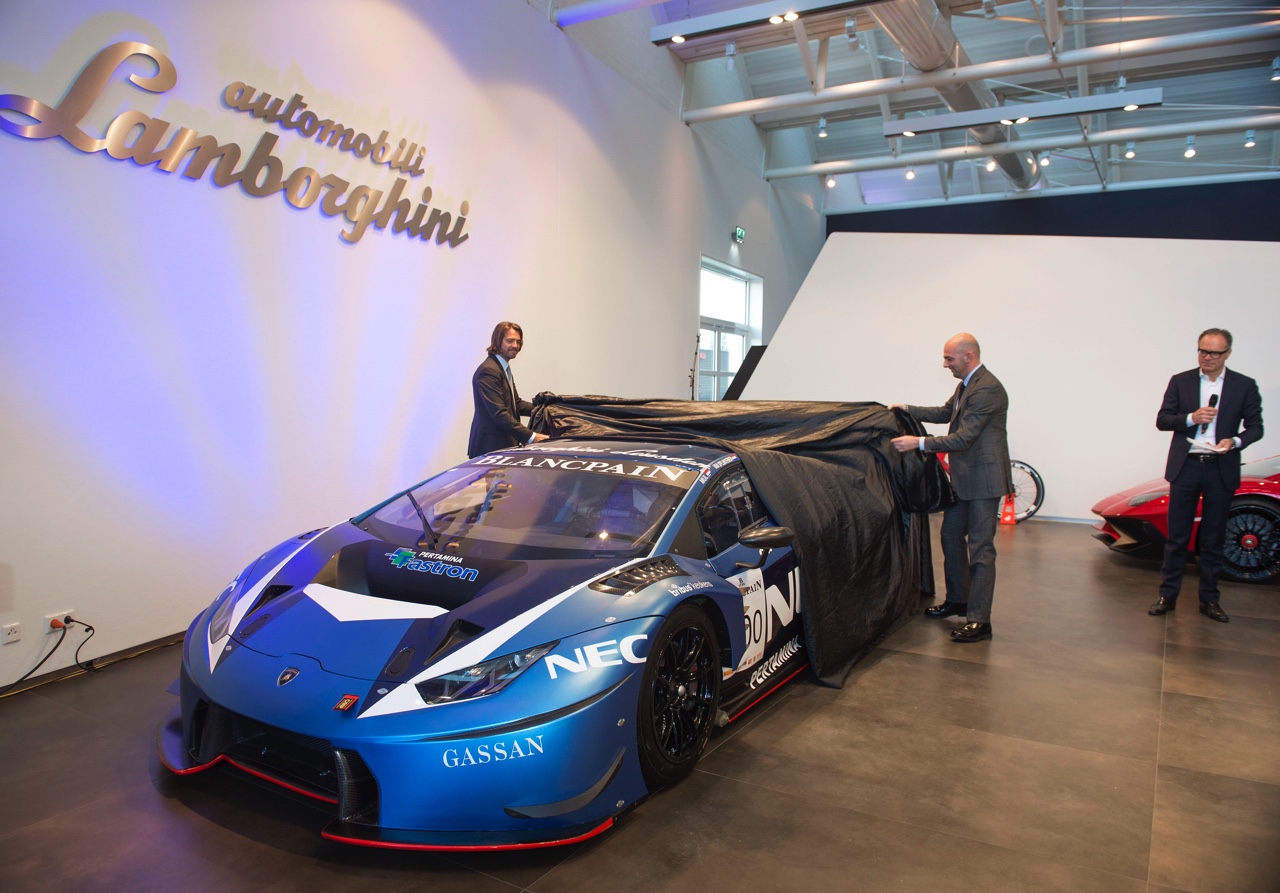 Het Koopmanshuis in Leusden vormt het vernieuwde epicentrum van drie prestigemerken: Bentley, Bugatti en Lamborghini. De drie merken vinden daar hun nieuwste showroom en belevingswereld voor klanten.