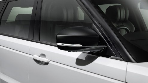 Range Rover komt met een Stealth Pack voor de Range Rover Sport. Het pakket debuteert volgende week op het Goodwood Festival of Speed en omvat een aantal specifieke in- en exterieurdetails in Satin