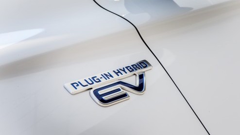 Het aantal elektrische auto's in Nederland blijft gestaag toenemen. Sinds eind 2012 zijn er maar liefst 36.000 elektrische voertuigen bijgekomen, waarvan het merendeel Plug-in hybrides zijn.