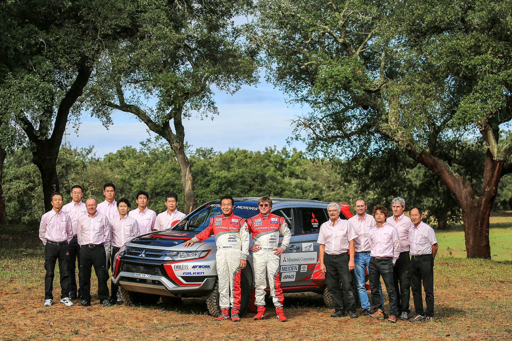 De Mitsubishi Outlander PHEV Racer nam deel aan Baja Portalegre 500 om te bewijzen dat plug-in hybride techniek ook onder zware omstandigheden zijn dienst bewijst.