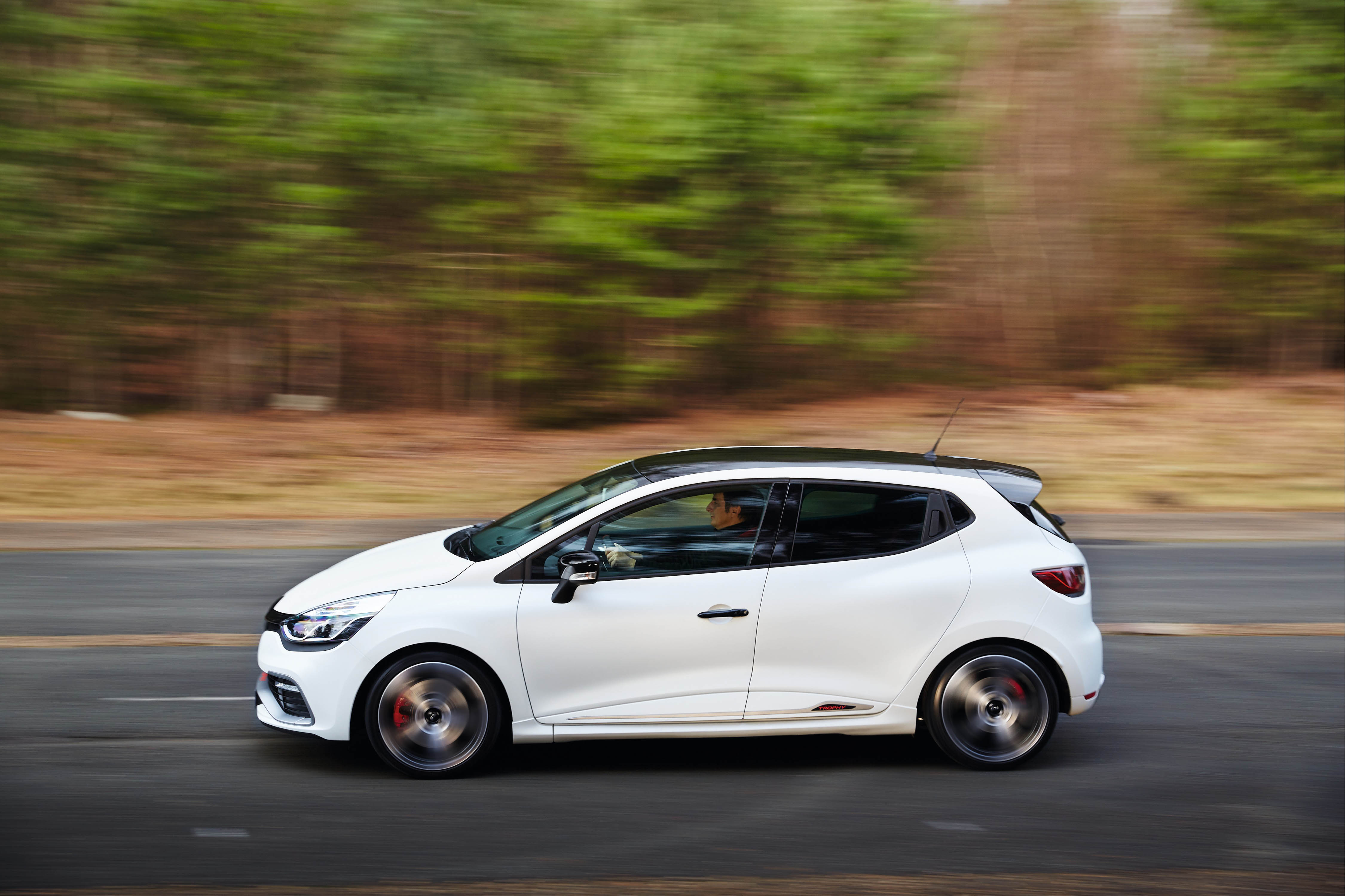 De Renault Clio R.S. 220 EDC Trophy maakte onlangs zijn debuut op de AutoRai. Nu is er ook een prijs: 31.220 euro.