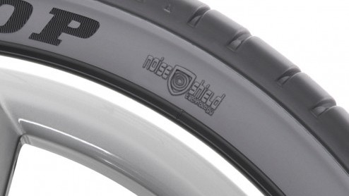 Dunlopt ontwikkelt stille band met Noise Shield-technologie voor Audi RS6, RS7 en A8. Geavanceerde laag schuim zorgt voor 4dBA geluidsreductie in de auto.