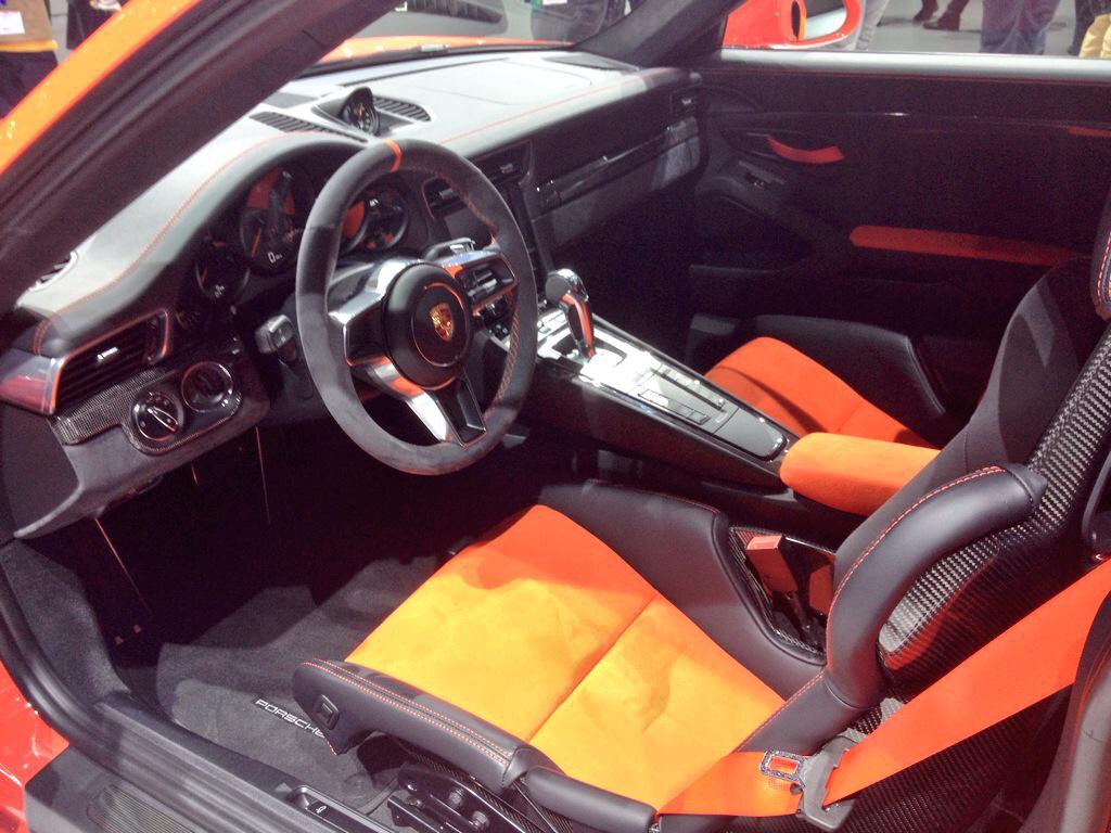 Porsche 911 GT3 RS is de meest pure sportauto voor dagelijks gebruik van Porsche, met 500 pk en veel racy details.