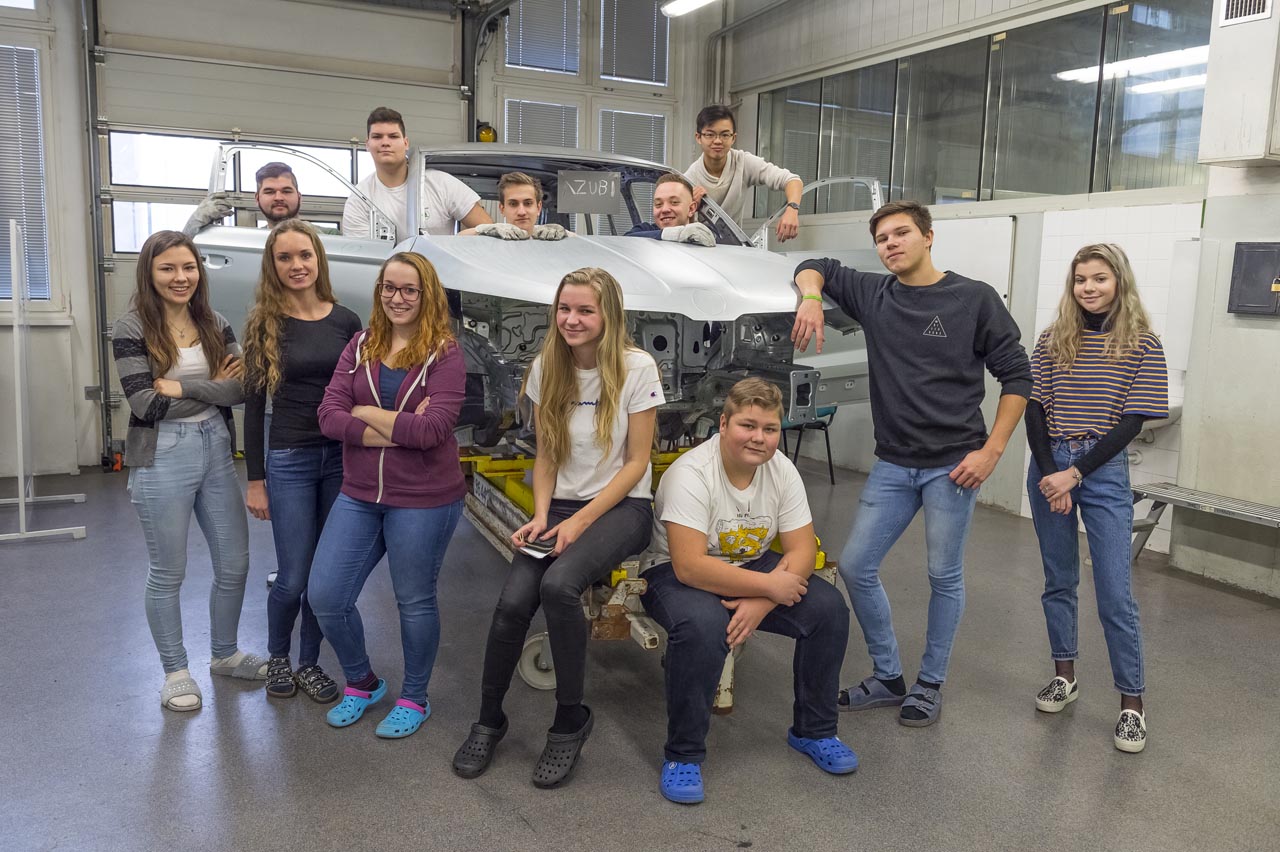 Twintig studenten van verschillende disciplines bouwen bij Skoda een Karoq Cabriolet.
