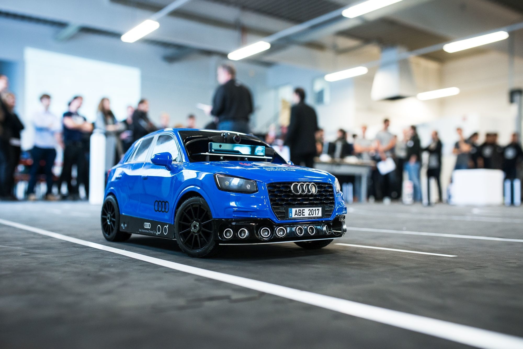 Studenten van 8 universiteiten strijden om een hoofdprijs van 10.000 euro tijdens de Audi Autonomous driving Cup.
