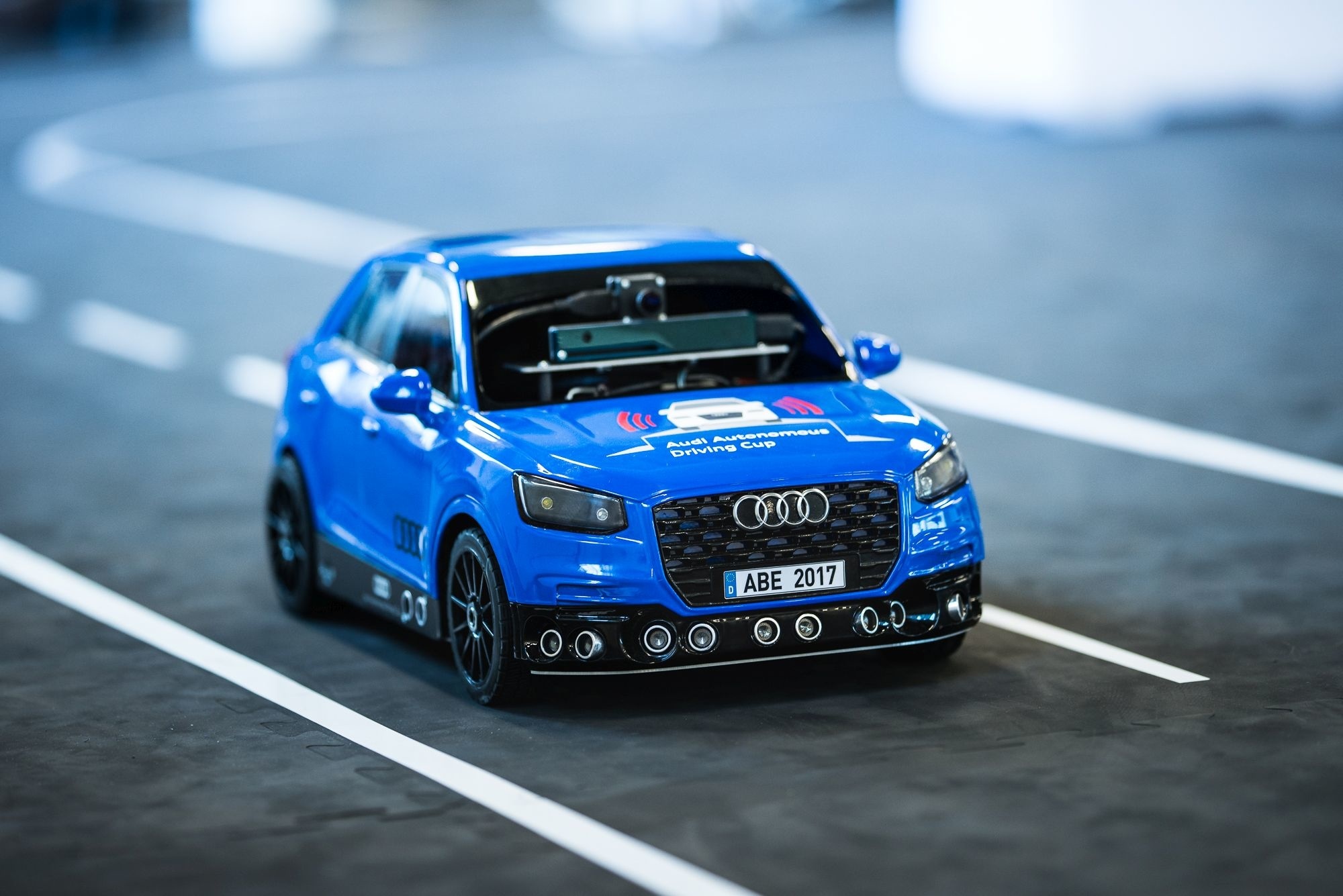Studenten van 8 universiteiten strijden om een hoofdprijs van 10.000 euro tijdens de Audi Autonomous driving Cup.