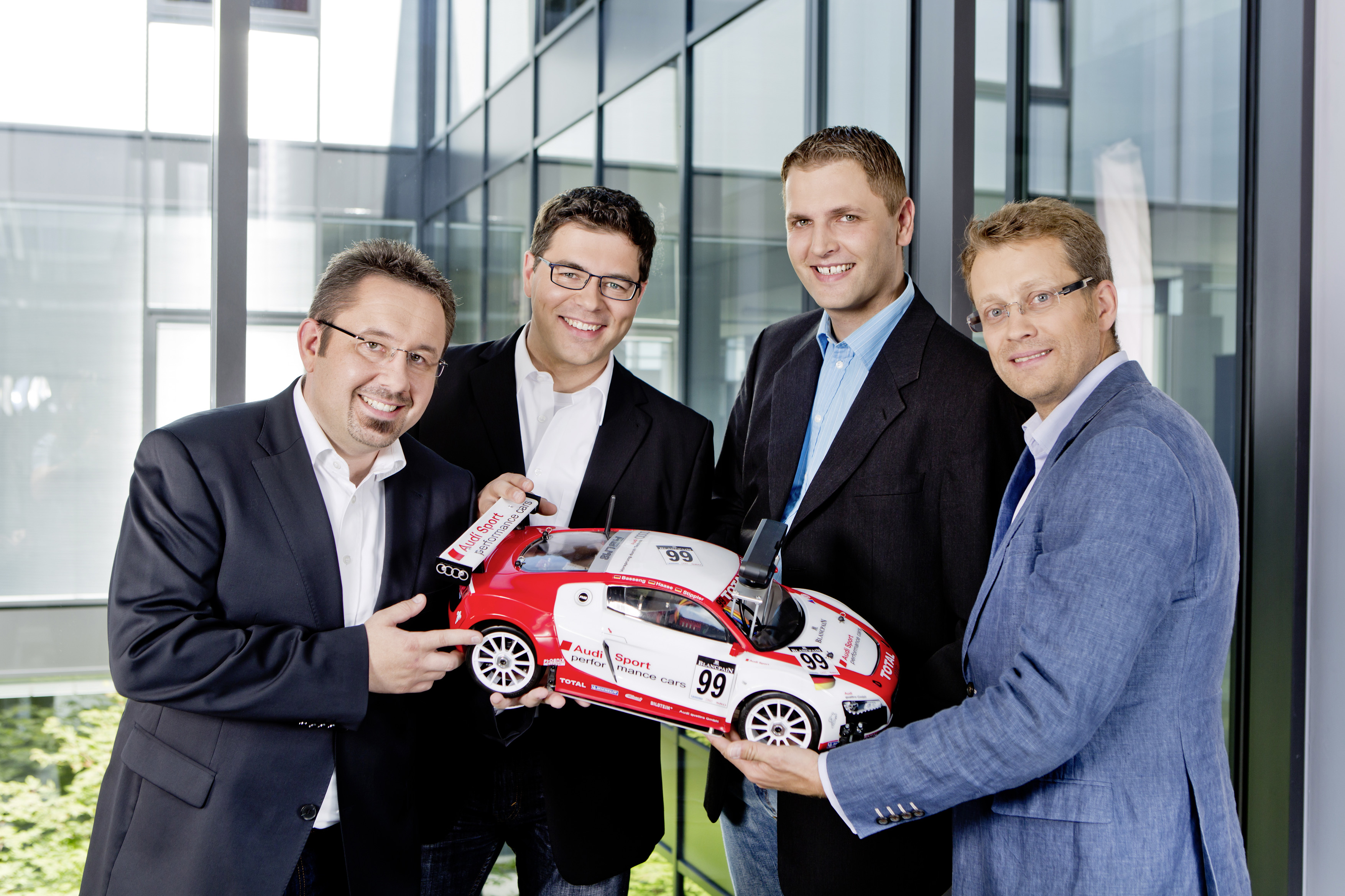 Audi organiseert Autonomous Driving Cup op 25 en 26 maart voor studententeams met een Audi Q5 op schaal 1:8. De beste zelfrijdende Q5 wordt beloond met 10.000 euro.