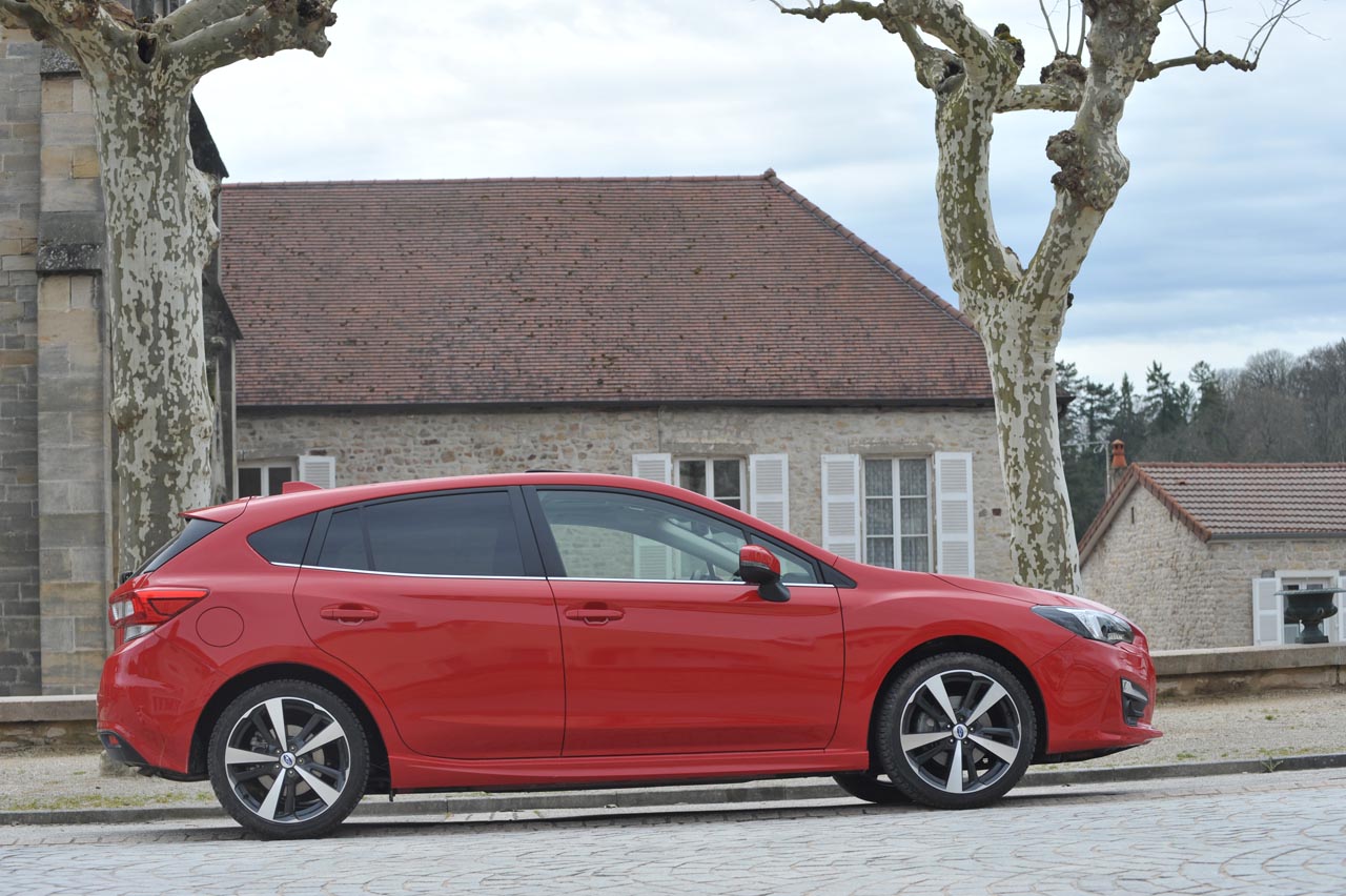 Subaru bouwt de nieuwste Impreza op een nieuwe bodemgroep met gebruikmaking van bestaande techniek.