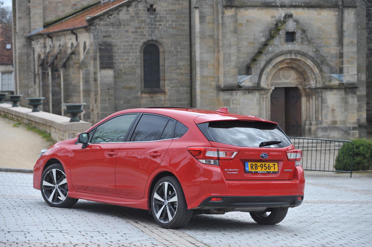 Subaru bouwt de nieuwste Impreza op een nieuwe bodemgroep met gebruikmaking van bestaande techniek.