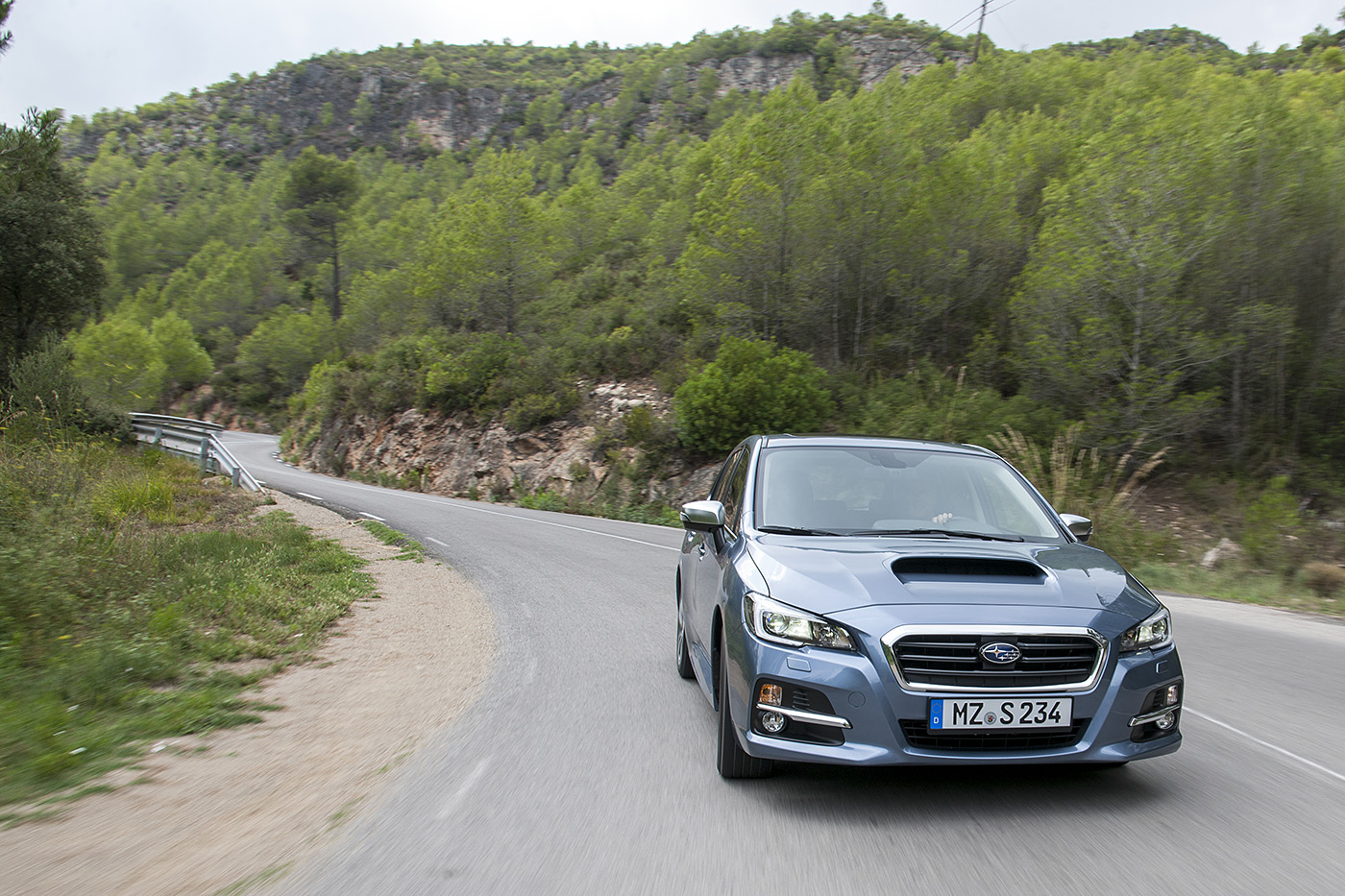 Eerste indruk met Subaru Levorg in Nederland. De nieuwe vierwielaangedreven stationwagon met 1.6 liter turboboxermotor maakt een goede indruk, maar...