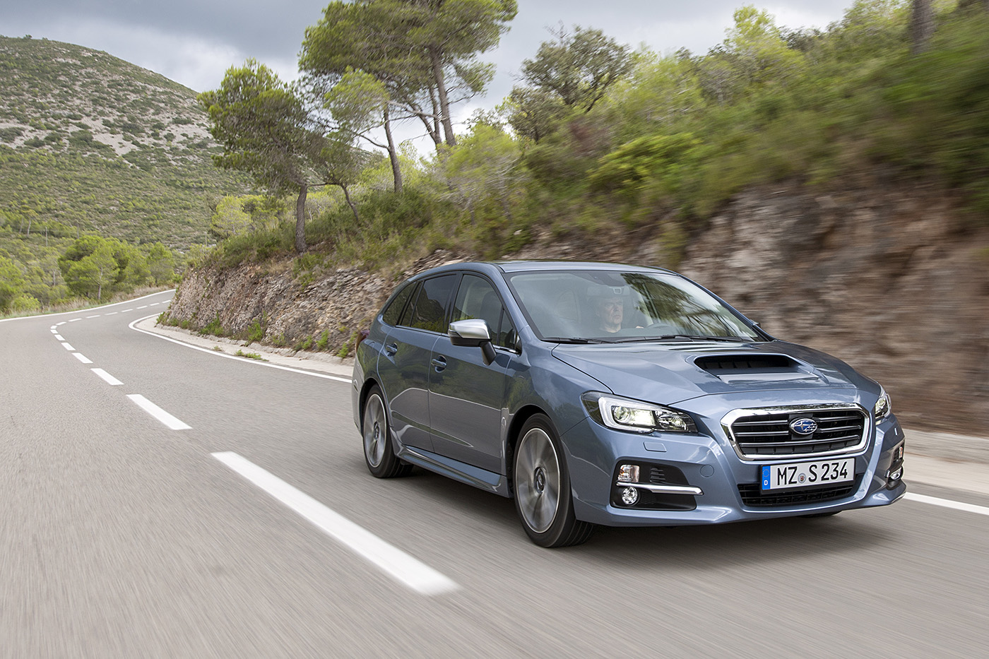 Eerste indruk met Subaru Levorg in Nederland. De nieuwe vierwielaangedreven stationwagon met 1.6 liter turboboxermotor maakt een goede indruk, maar...