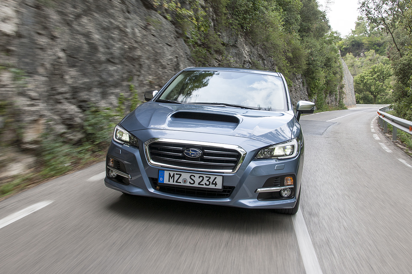 Eerste indruk met Subaru Levorg in Nederland. De nieuwe vierwielaangedreven stationwagon met 1.6 liter turboboxermotor maakt een goede indruk, maar...
