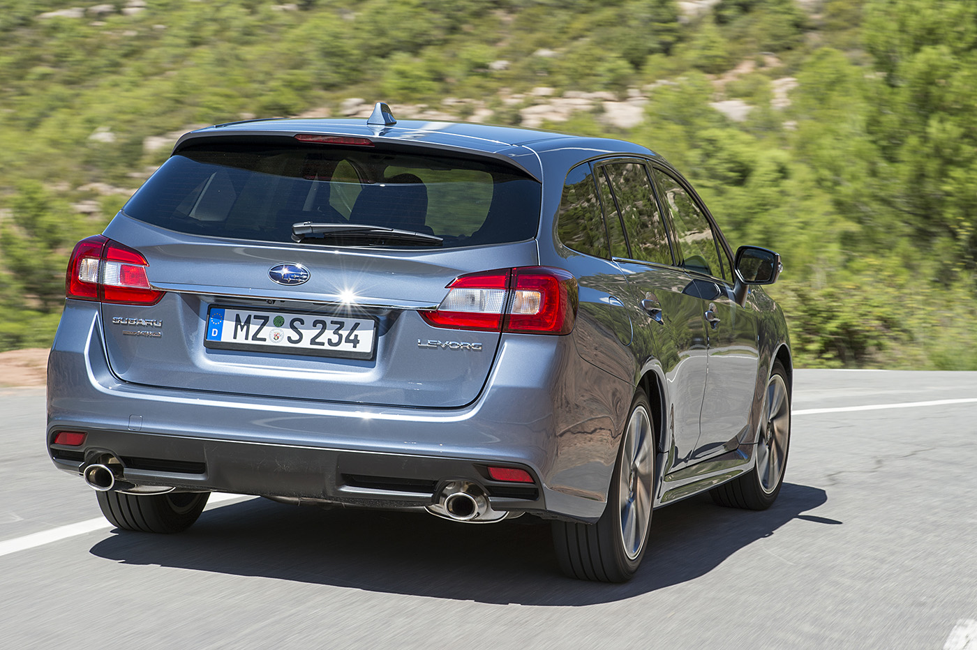 Eerste indruk met Subaru Levorg in Nederland. De nieuwe vierwielaangedreven stationwagon met 1.6 liter turboboxermotor maakt een goede indruk, maar...
