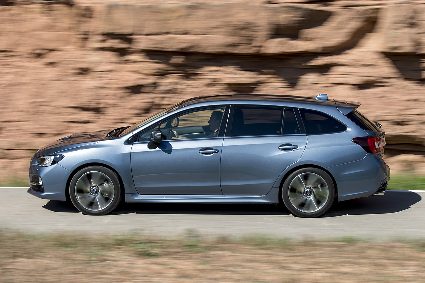 Eerste indruk met Subaru Levorg in Nederland. De nieuwe vierwielaangedreven stationwagon met 1.6 liter turboboxermotor maakt een goede indruk, maar...