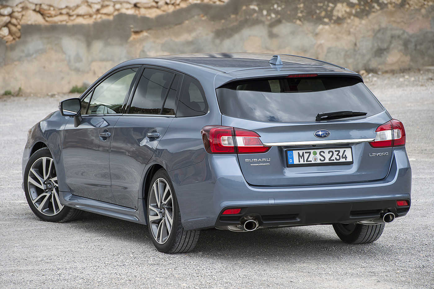 Eerste indruk met Subaru Levorg in Nederland. De nieuwe vierwielaangedreven stationwagon met 1.6 liter turboboxermotor maakt een goede indruk, maar...