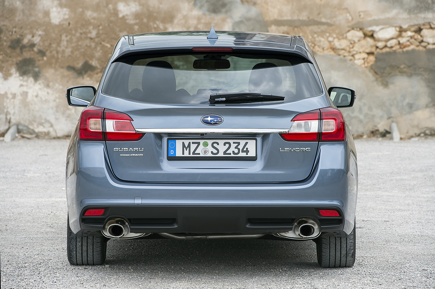 Eerste indruk met Subaru Levorg in Nederland. De nieuwe vierwielaangedreven stationwagon met 1.6 liter turboboxermotor maakt een goede indruk, maar...