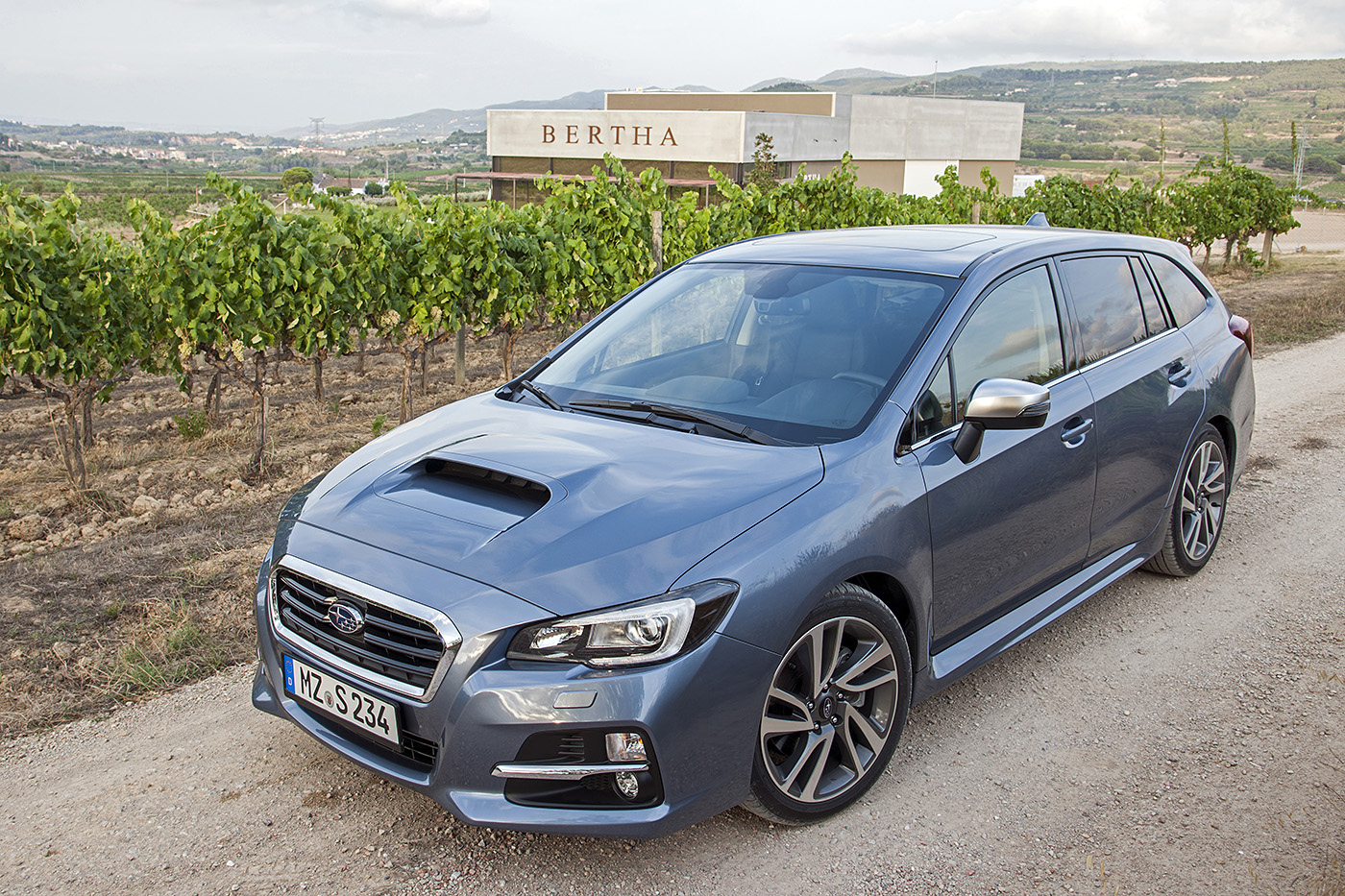 Eerste indruk met Subaru Levorg in Nederland. De nieuwe vierwielaangedreven stationwagon met 1.6 liter turboboxermotor maakt een goede indruk, maar...