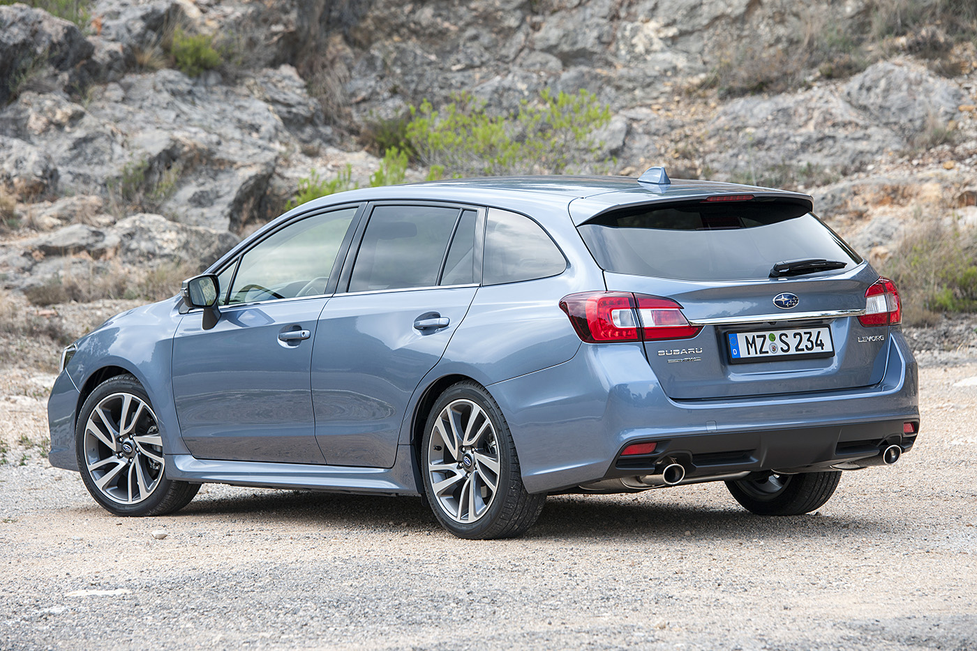 Eerste indruk met Subaru Levorg in Nederland. De nieuwe vierwielaangedreven stationwagon met 1.6 liter turboboxermotor maakt een goede indruk, maar...