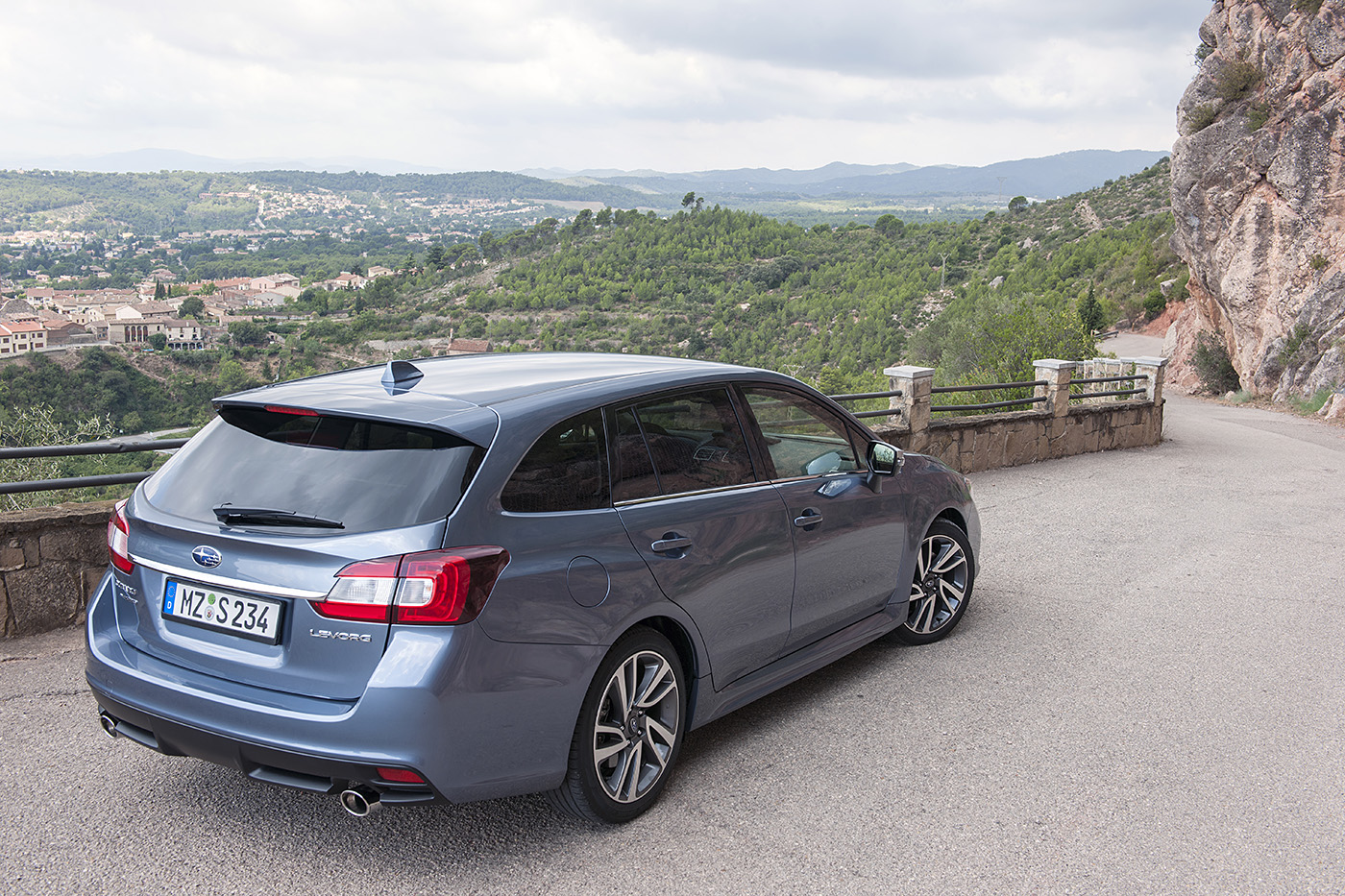 Eerste indruk met Subaru Levorg in Nederland. De nieuwe vierwielaangedreven stationwagon met 1.6 liter turboboxermotor maakt een goede indruk, maar...