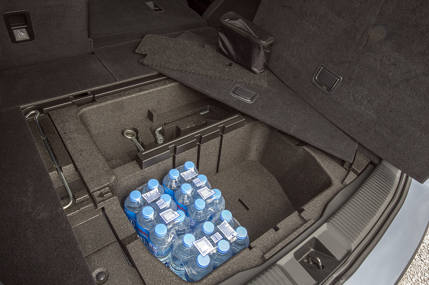 Eerste indruk met Subaru Levorg in Nederland. De nieuwe vierwielaangedreven stationwagon met 1.6 liter turboboxermotor maakt een goede indruk, maar...