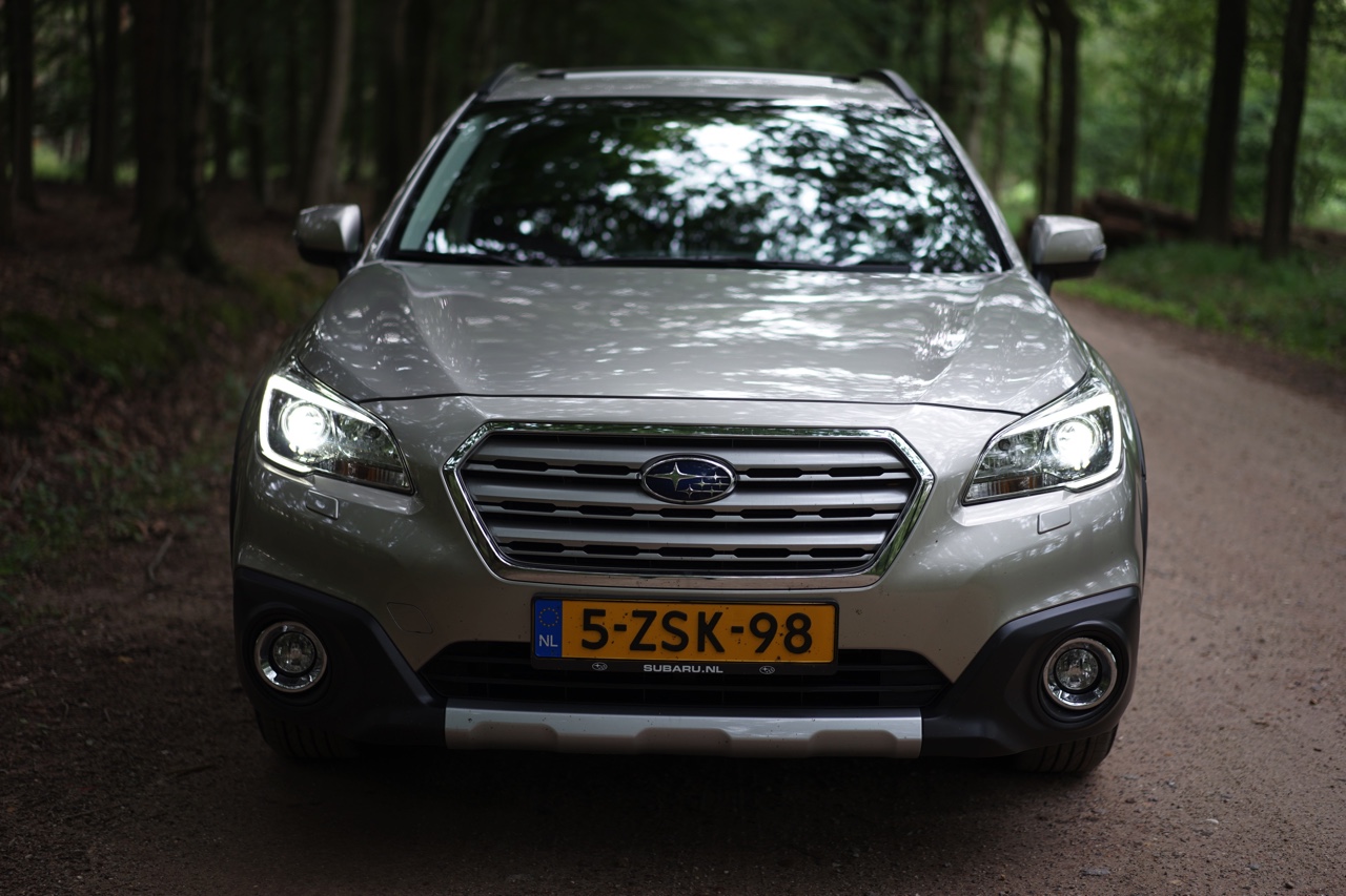 Autotest Subaru Outback 2015; Inmiddels zijn we aanbeland bij de vijfde generatie van de auto. Het recept bleef al die jaren hetzelfde, maar de nieuwe overtuigt behoorlijk.