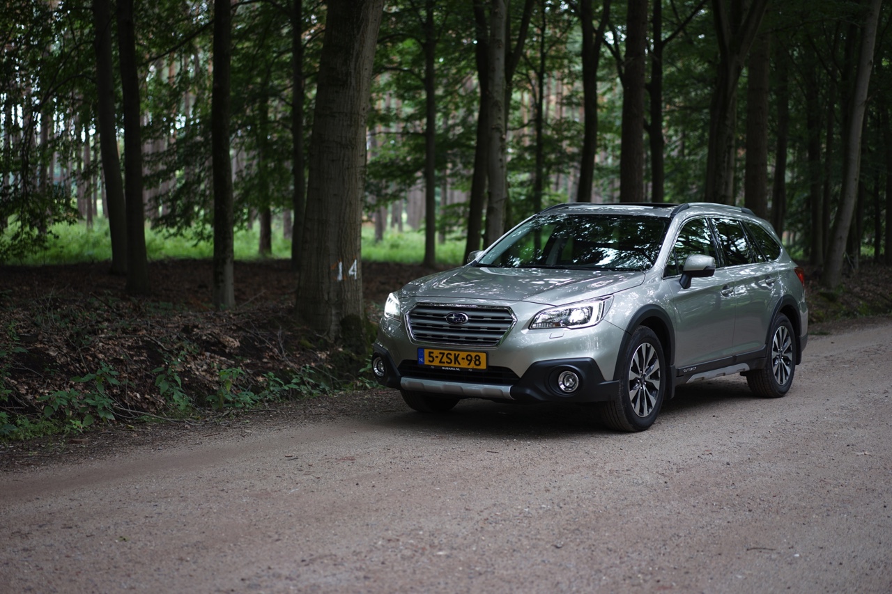 Autotest Subaru Outback 2015; Inmiddels zijn we aanbeland bij de vijfde generatie van de auto. Het recept bleef al die jaren hetzelfde, maar de nieuwe overtuigt behoorlijk.