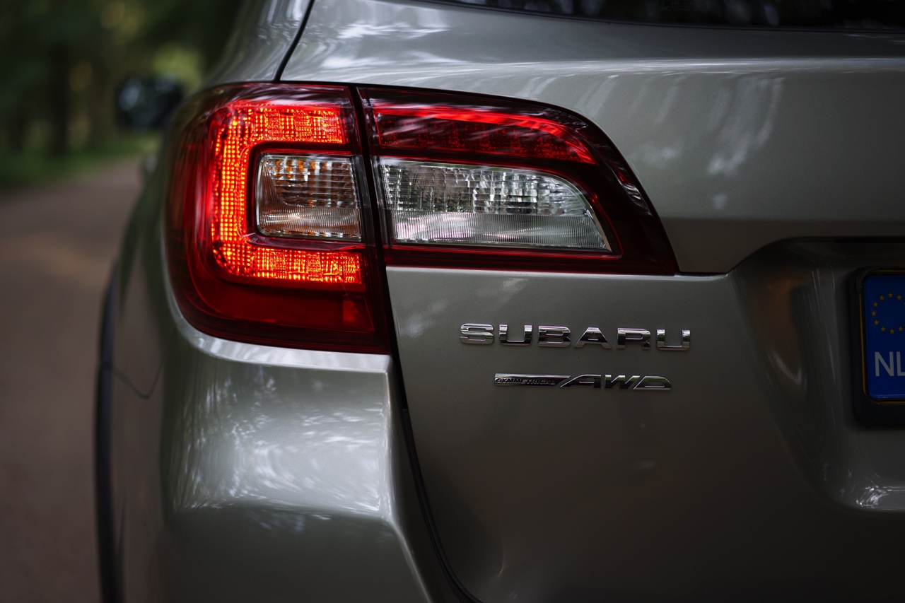 Autotest Subaru Outback 2015; Inmiddels zijn we aanbeland bij de vijfde generatie van de auto. Het recept bleef al die jaren hetzelfde, maar de nieuwe overtuigt behoorlijk.